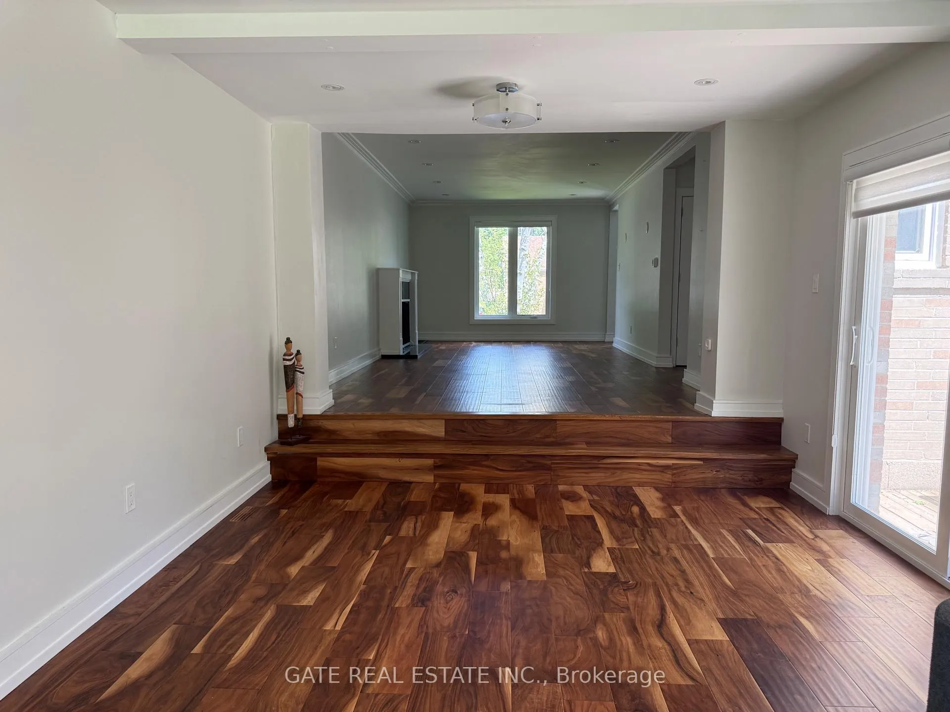 Photo 8 of 88 Lawrence Avenue, Richmond Hill, Crosby — HOMEH