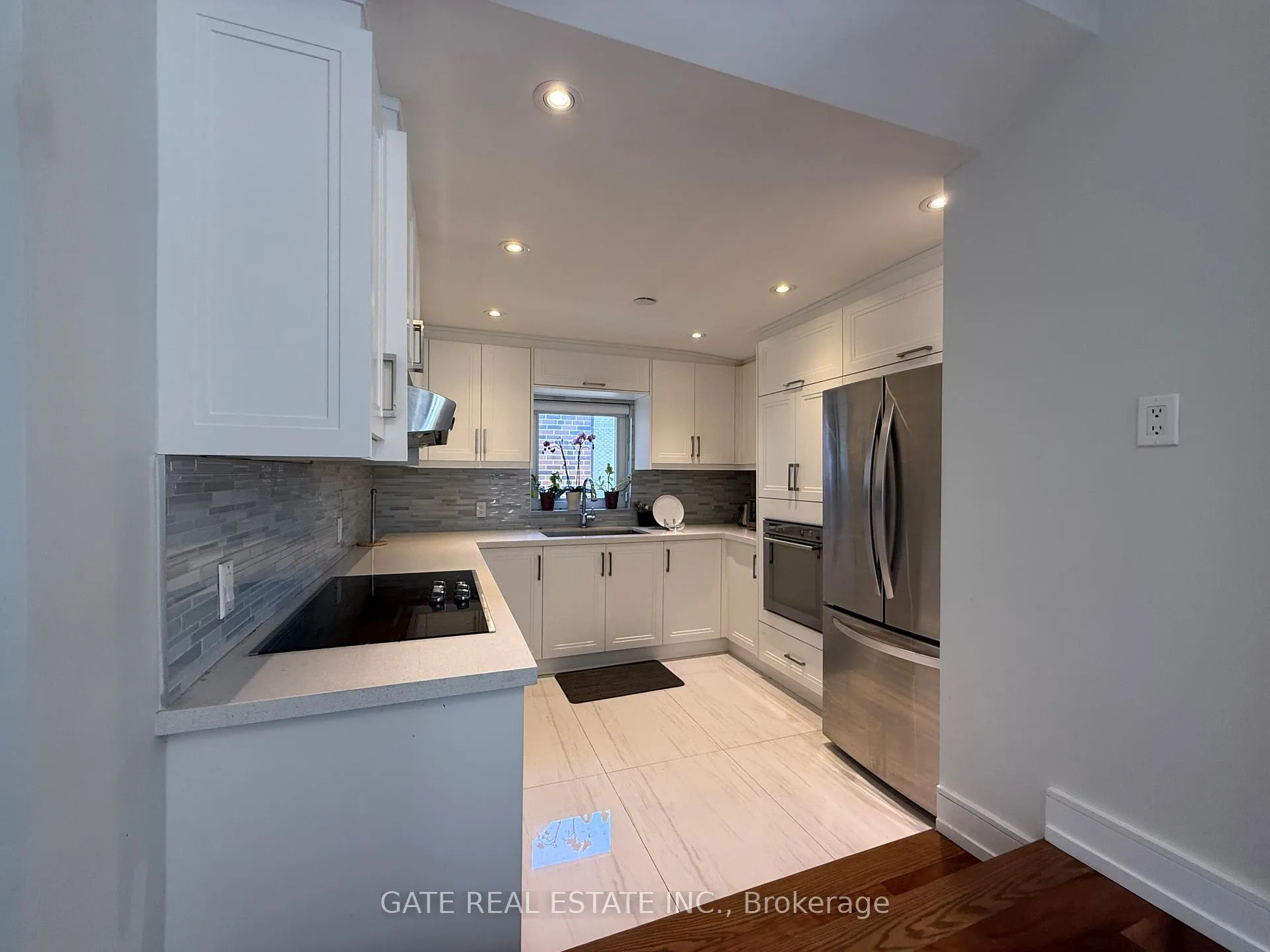 Photo 12 of 88 Lawrence Avenue, Richmond Hill, Crosby — HOMEH