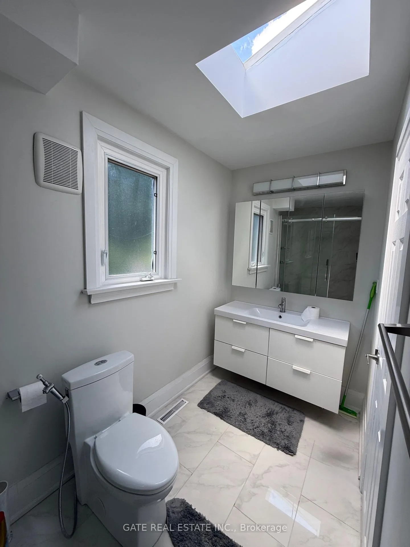 Photo 23 of 88 Lawrence Avenue, Richmond Hill, Crosby — HOMEH