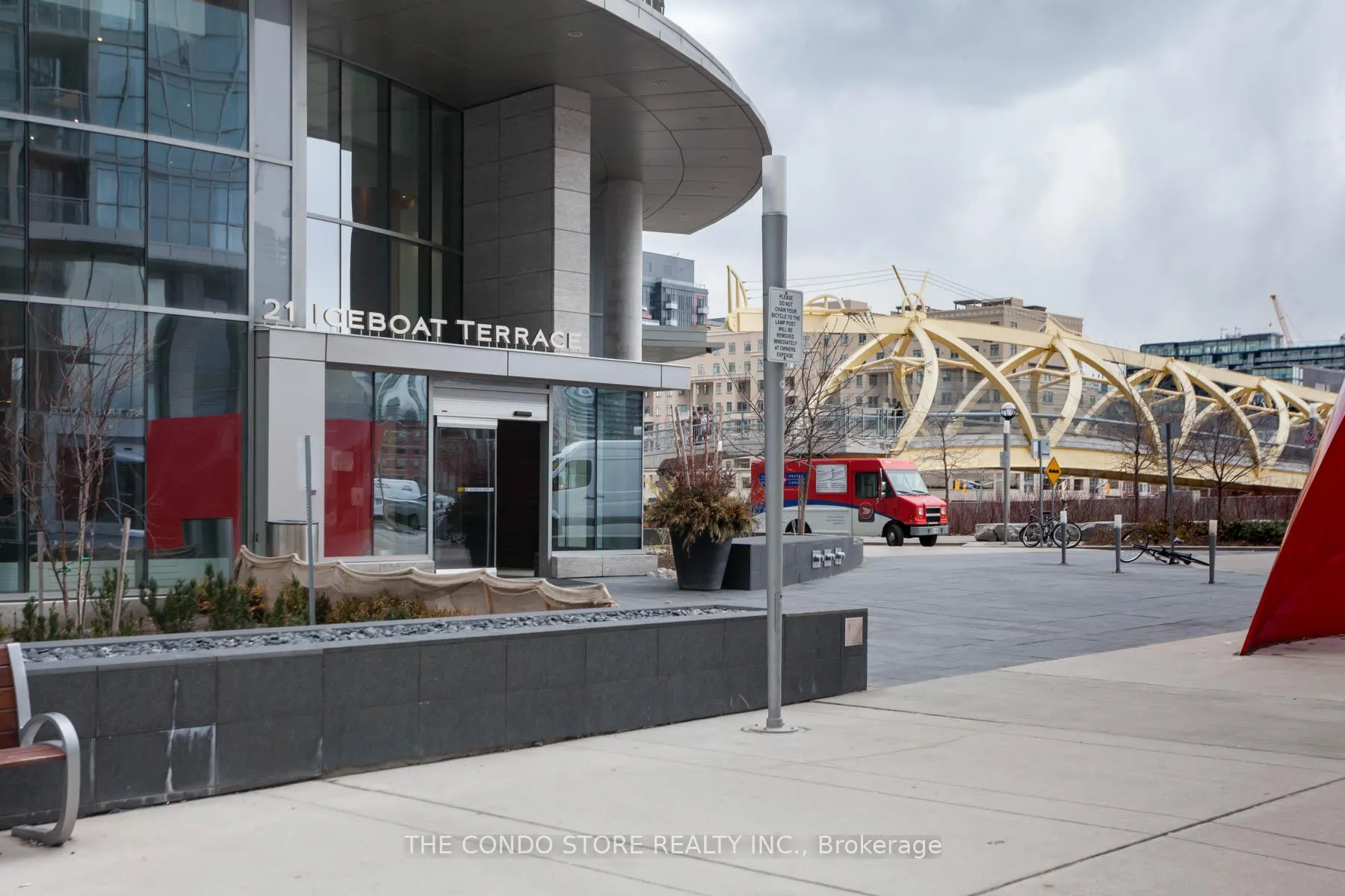 Photo 3 of Unit 533, 21 Iceboat Terrace, Toronto, Waterfront Communities — HOMEH