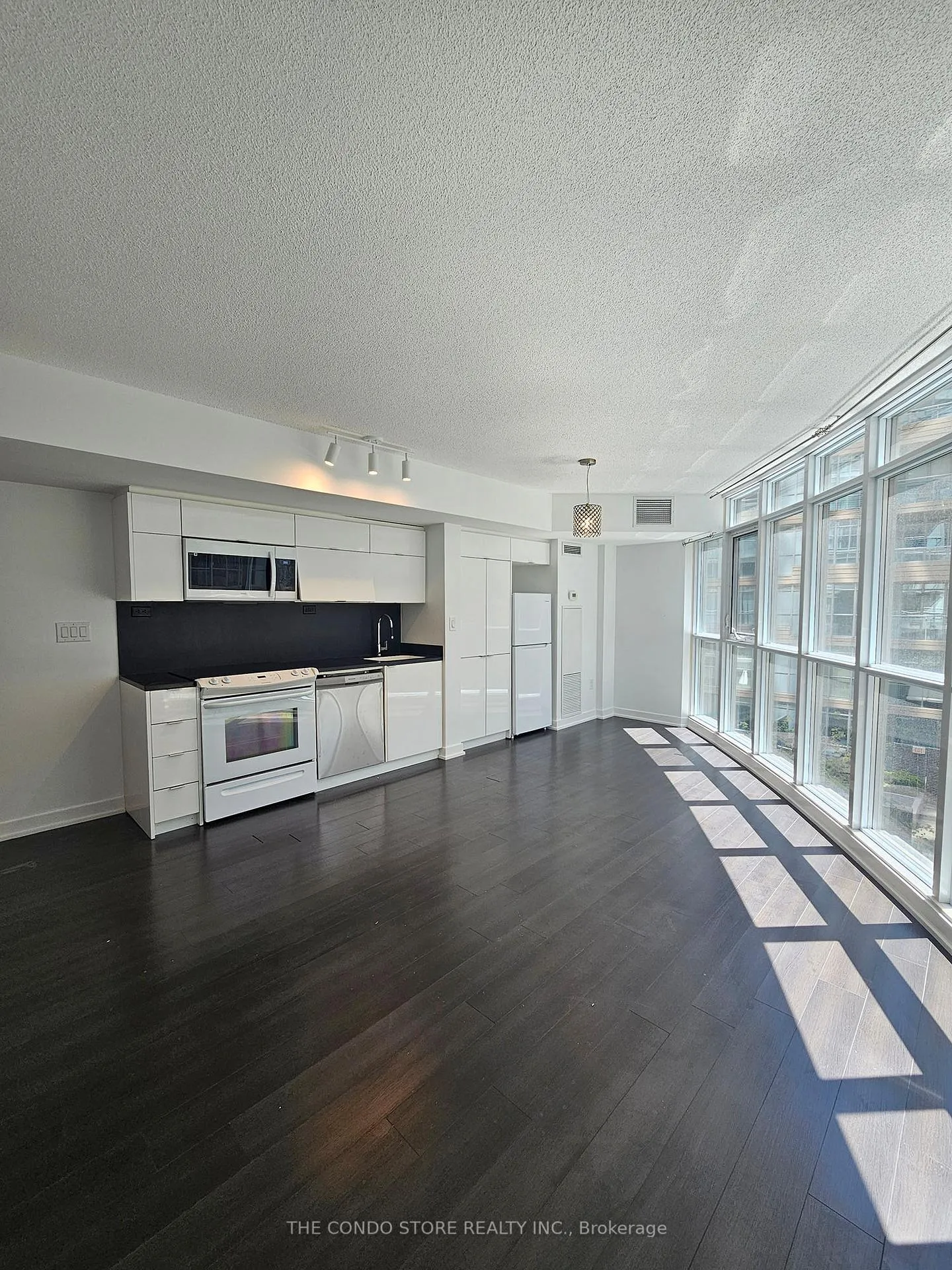 Photo 5 of Unit 533, 21 Iceboat Terrace, Toronto, Waterfront Communities — HOMEH