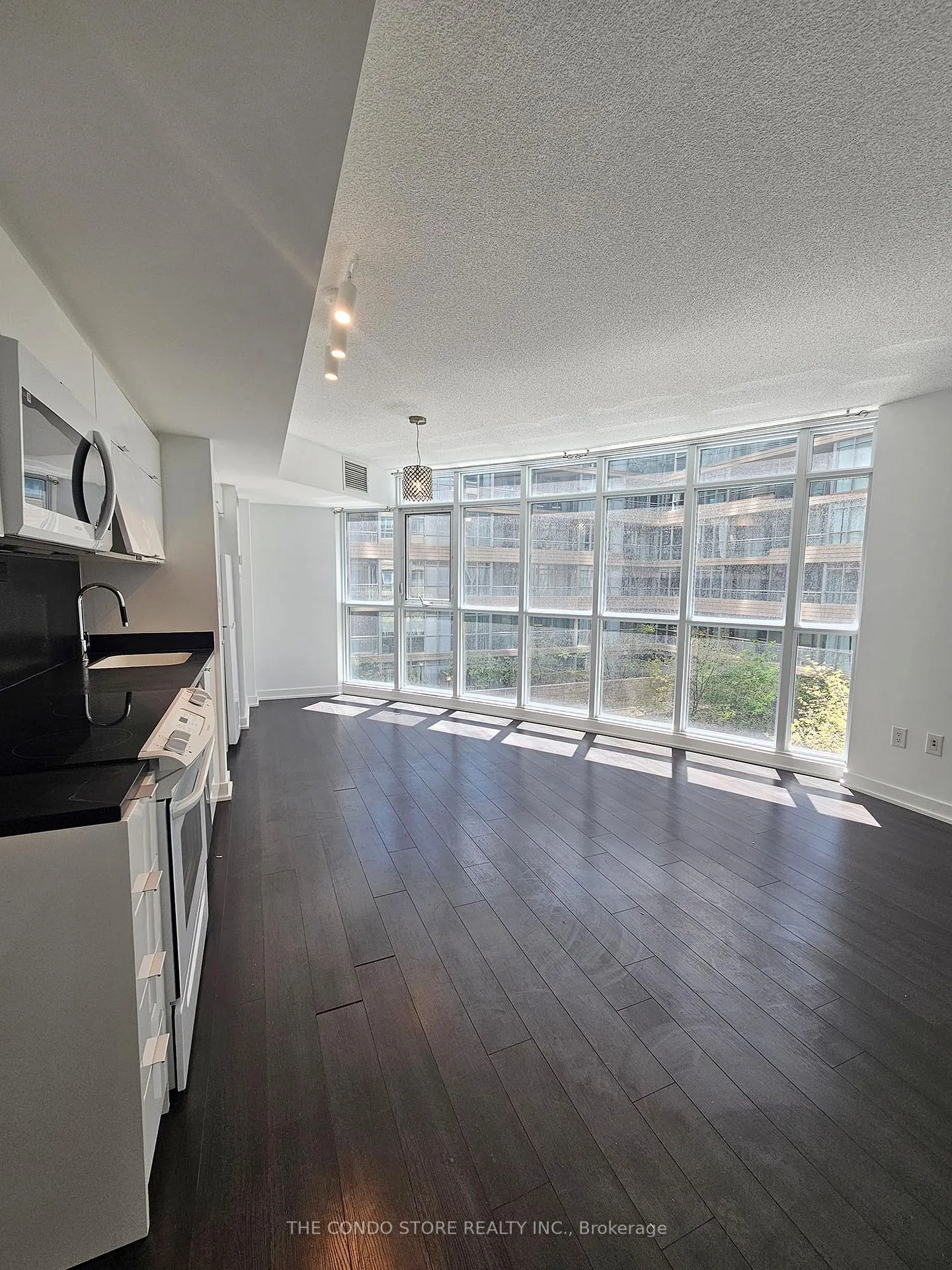Photo 6 of Unit 533, 21 Iceboat Terrace, Toronto, Waterfront Communities — HOMEH