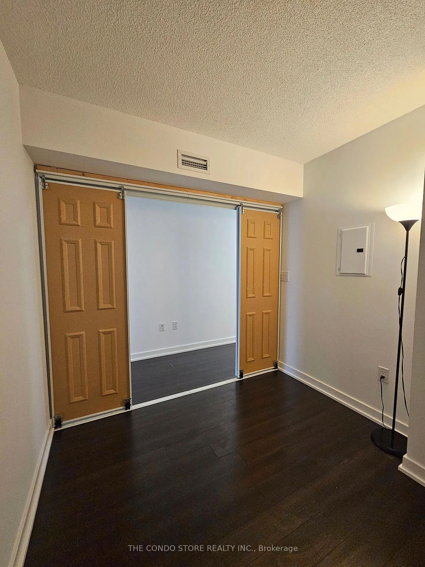 Photo 9 of Unit 533, 21 Iceboat Terrace, Toronto, Waterfront Communities — HOMEH