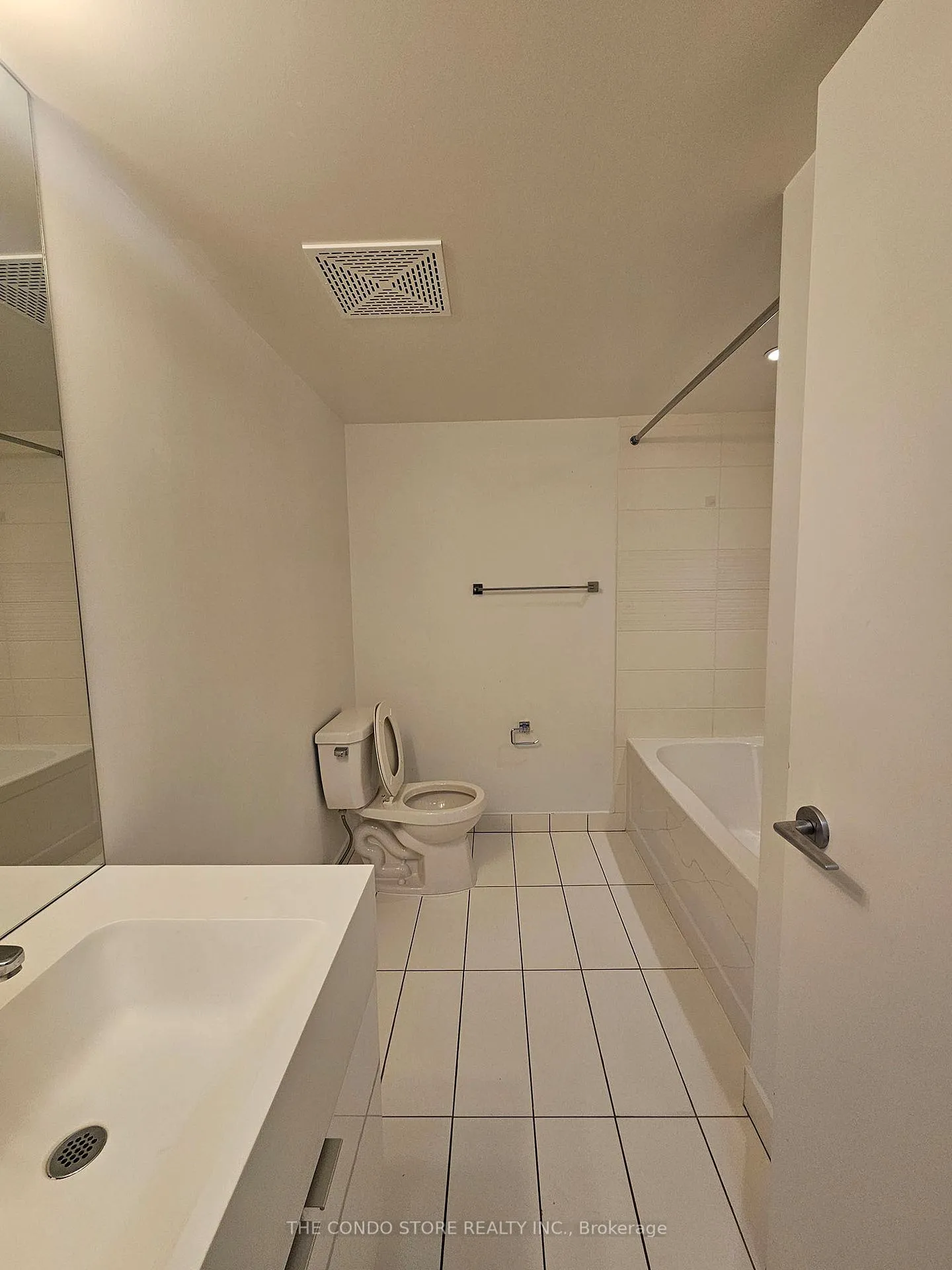 Photo 10 of Unit 533, 21 Iceboat Terrace, Toronto, Waterfront Communities — HOMEH
