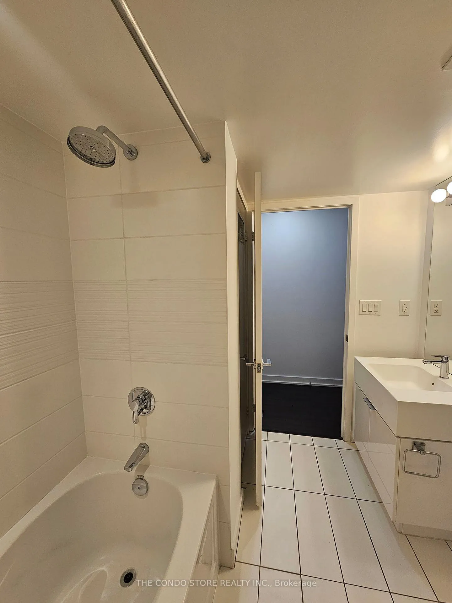 Photo 11 of Unit 533, 21 Iceboat Terrace, Toronto, Waterfront Communities — HOMEH