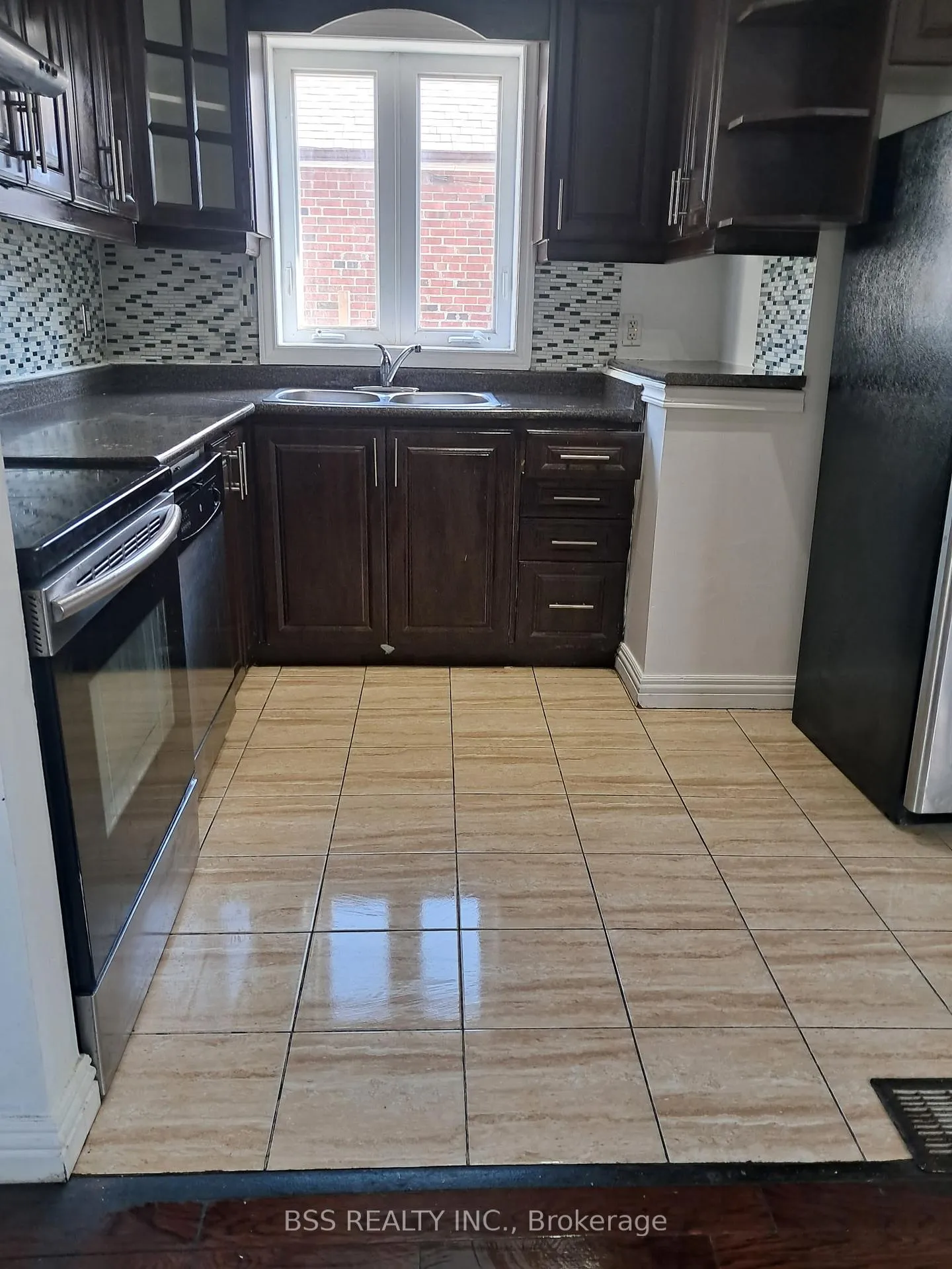 Photo 3 of 464 Warden Avenue, Scarborough, Oakridge — HOMEH