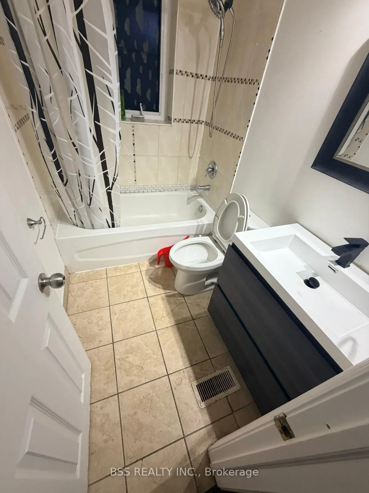 Photo 14 of 464 Warden Avenue, Scarborough, Oakridge — HOMEH
