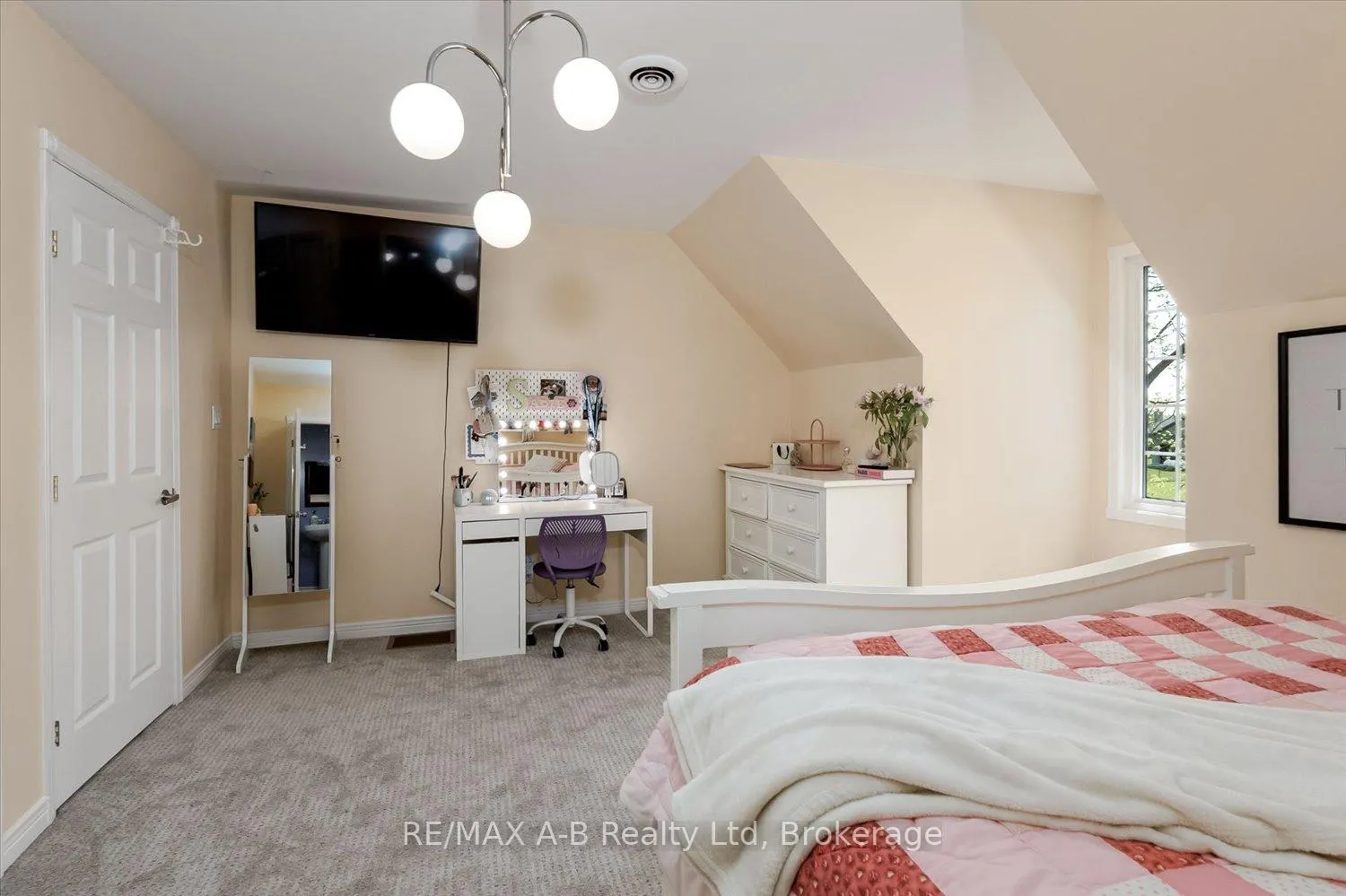 Photo 23 of 138 Huron Road, Perth South, Sebringville — HOMEH