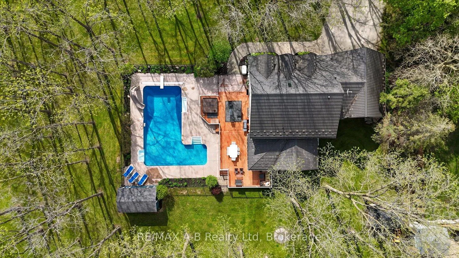 Photo 33 of 138 Huron Road, Perth South, Sebringville — HOMEH