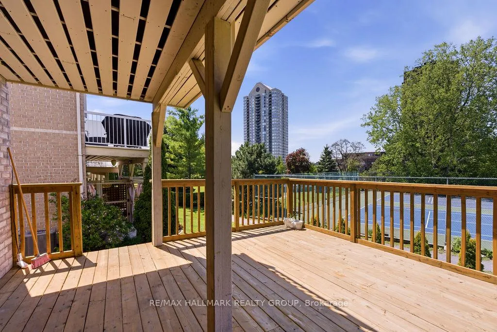 Photo 37 of 8 Pondside Private, Ottawa, Viscount Alexander Park — HOMEH