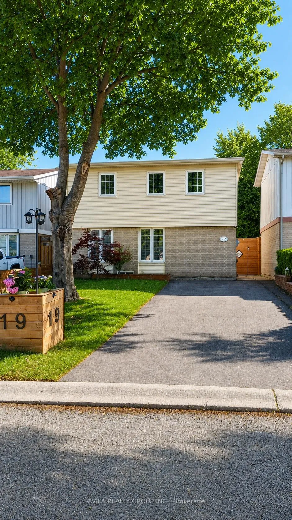 Photo 1 of 19 Habitat Square, Brampton, Central Park — HOMEH