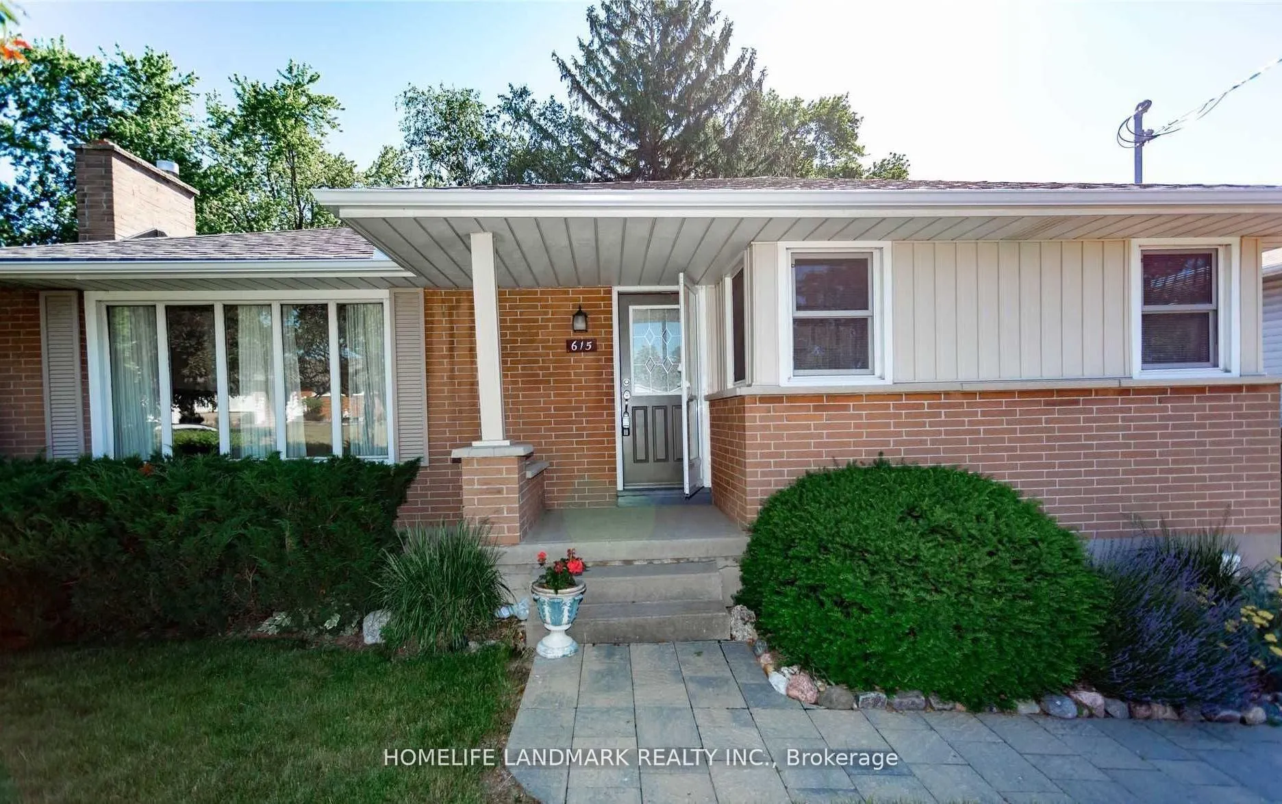 Front of Unit Basemnt, 615 Gibbons Street
