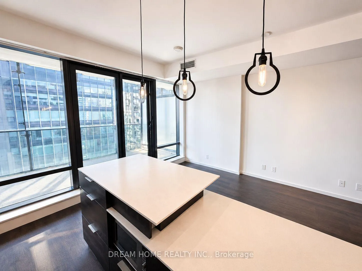 Photo 5 of Unit 1303, 5 St Joseph Street, Toronto, Bay Street Corridor — HOMEH