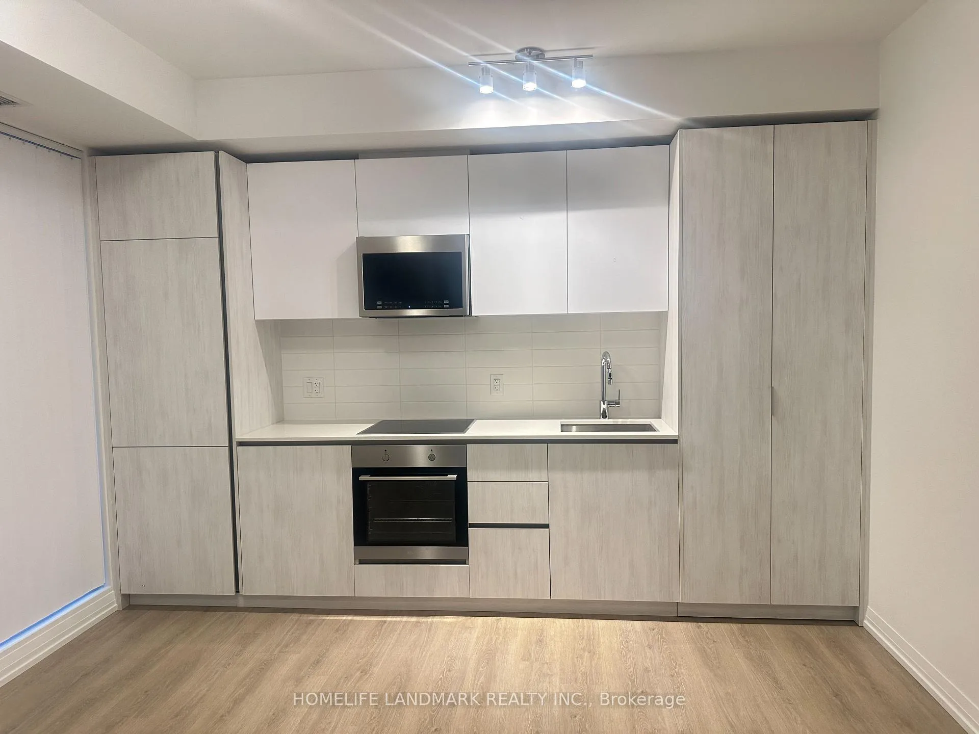 Photo 3 of Unit 1012, 8 Widmer Street, Toronto, Waterfront Communities — HOMEH