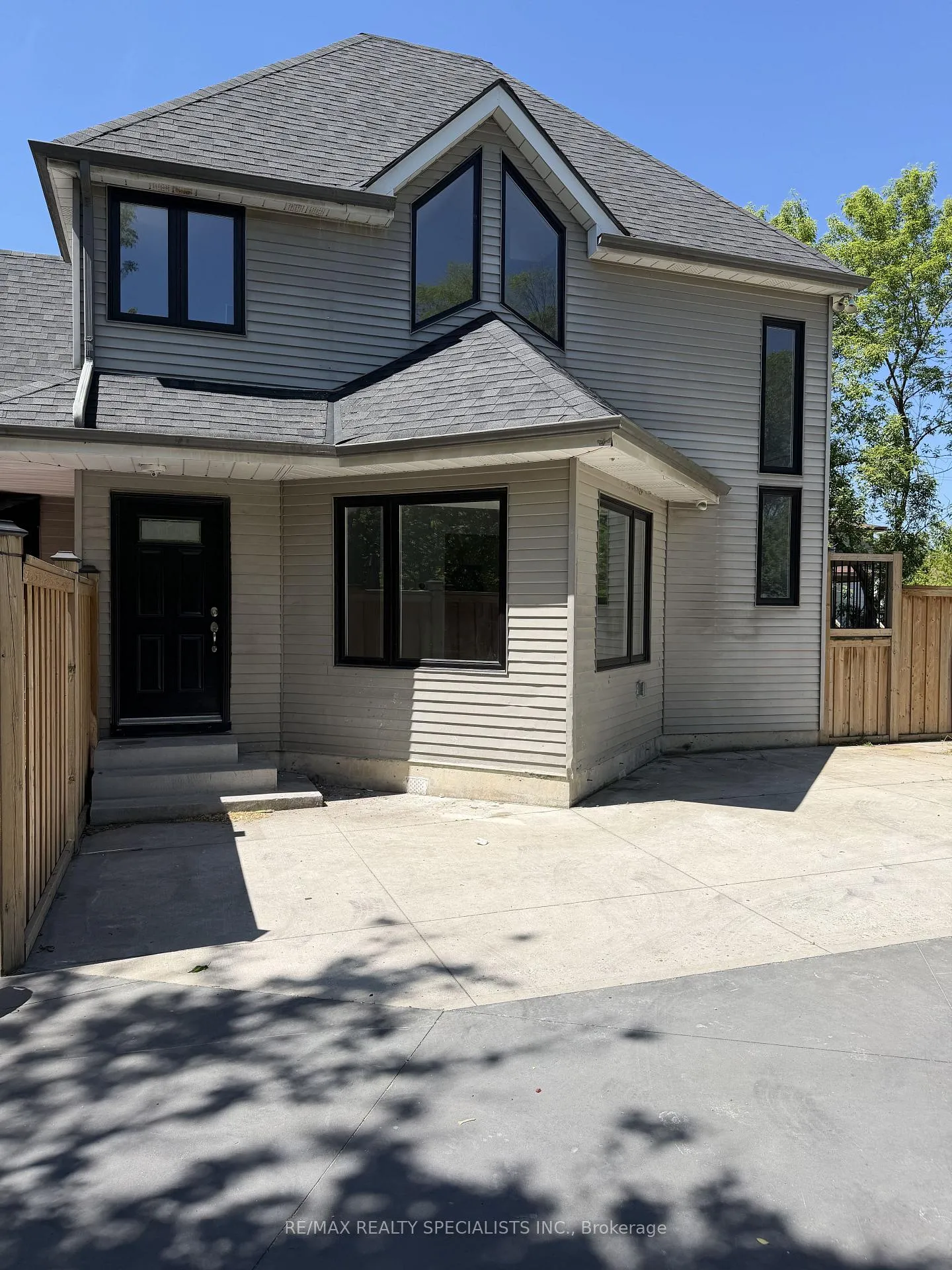 Photo 2 of 28B Fleming Avenue, Brampton, Downtown Brampton — HOMEH