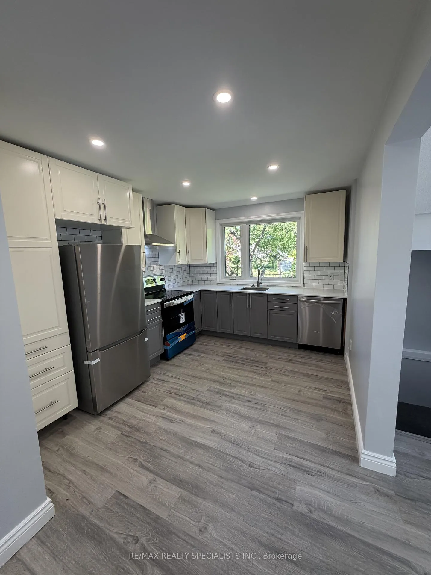 Photo 3 of 28B Fleming Avenue, Brampton, Downtown Brampton — HOMEH