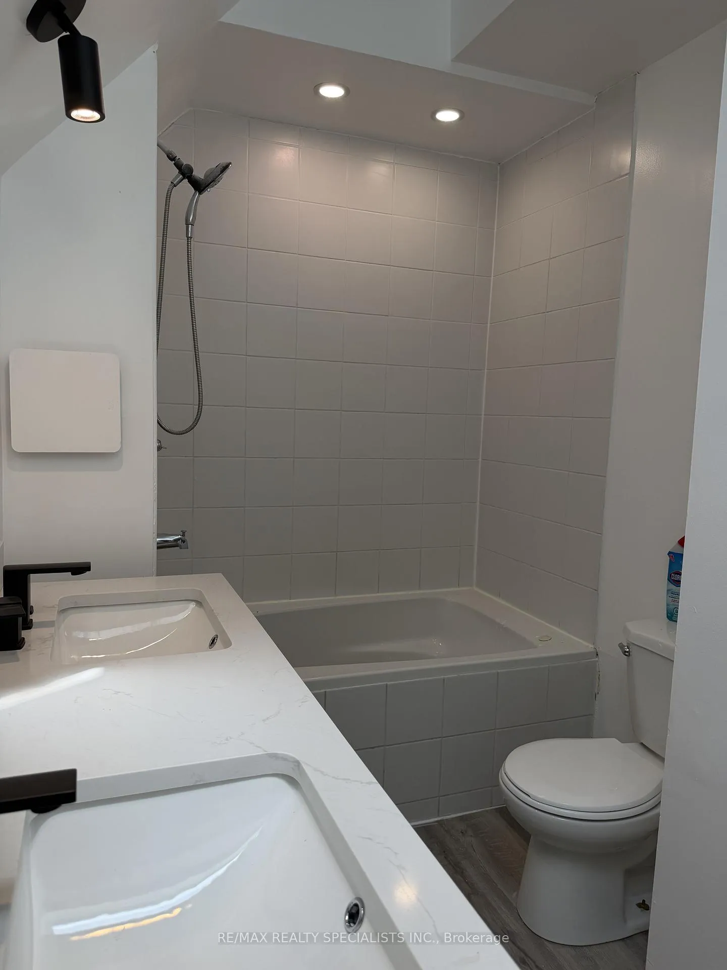 Photo 11 of 28B Fleming Avenue, Brampton, Downtown Brampton — HOMEH
