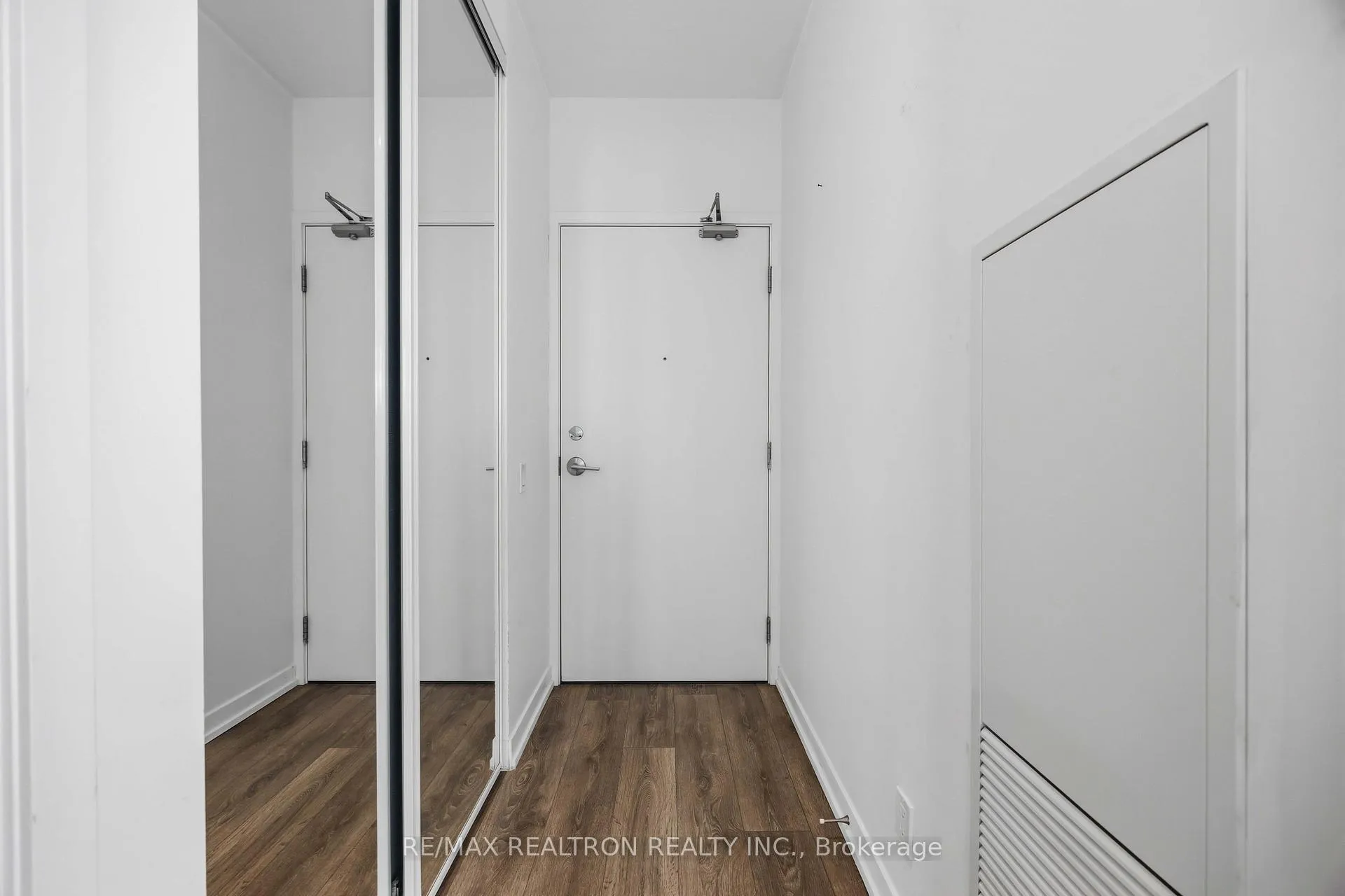 Photo 3 of Unit 903, 898 portage Parkway, Vaughan, Vaughan Corporate Centre — HOMEH