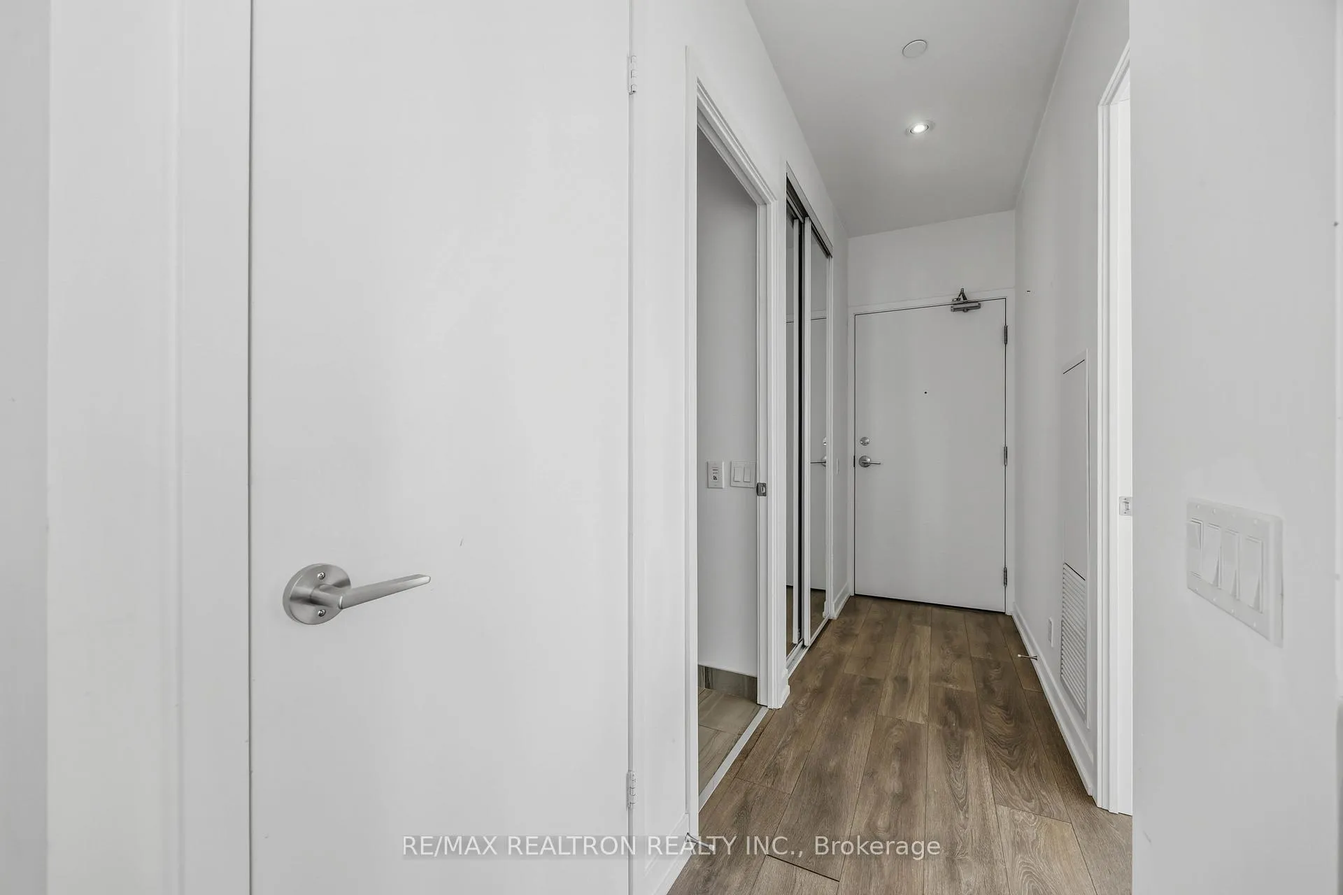 Photo 4 of Unit 903, 898 portage Parkway, Vaughan, Vaughan Corporate Centre — HOMEH