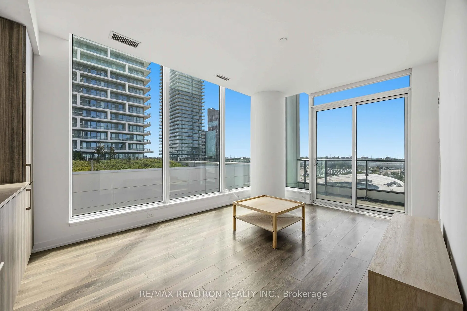 Photo 8 of Unit 903, 898 portage Parkway, Vaughan, Vaughan Corporate Centre — HOMEH