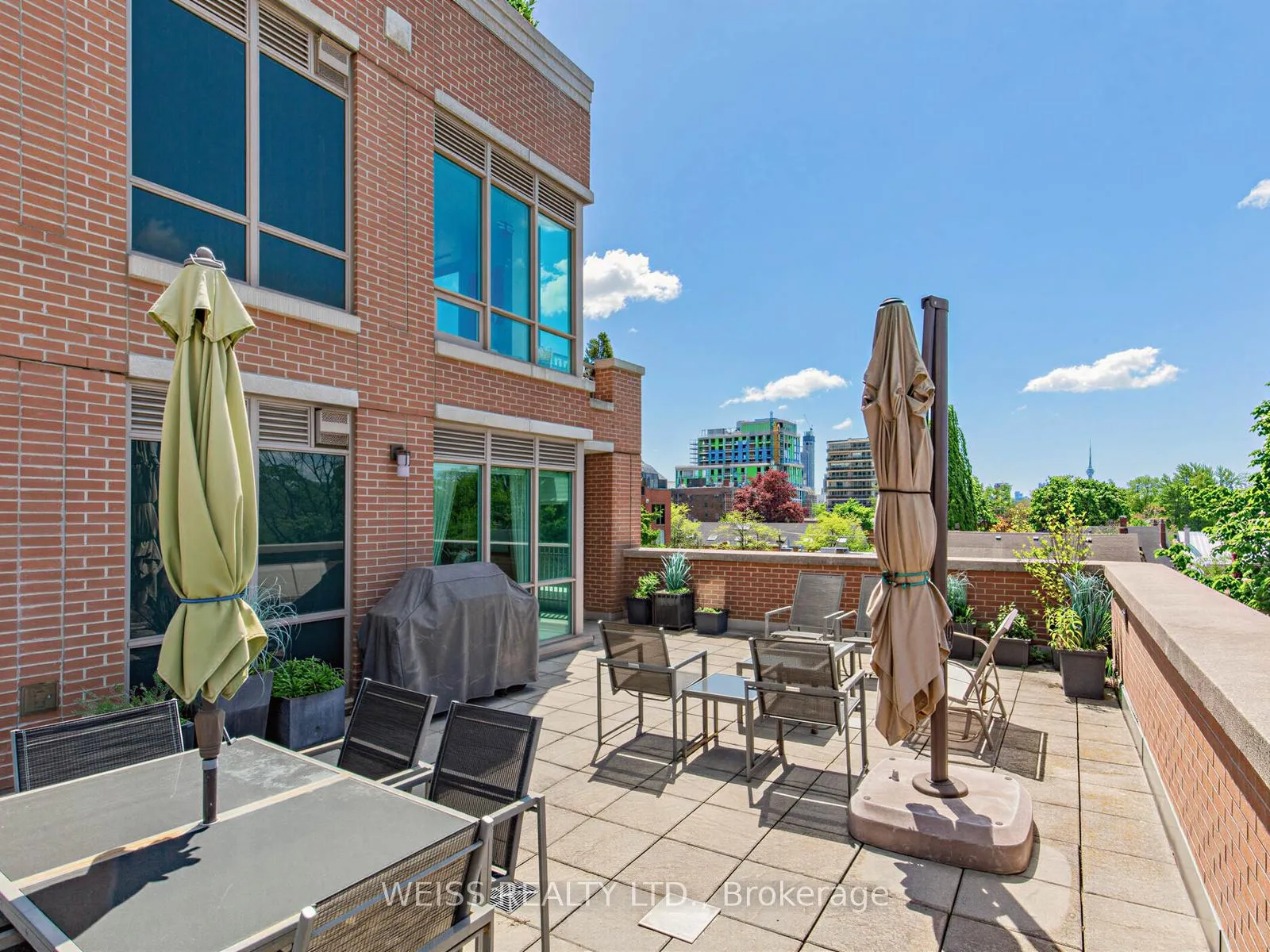 Photo 4 of Unit 506, 155 St Clair Avenue W, Toronto, Casa Loma — HOMEH