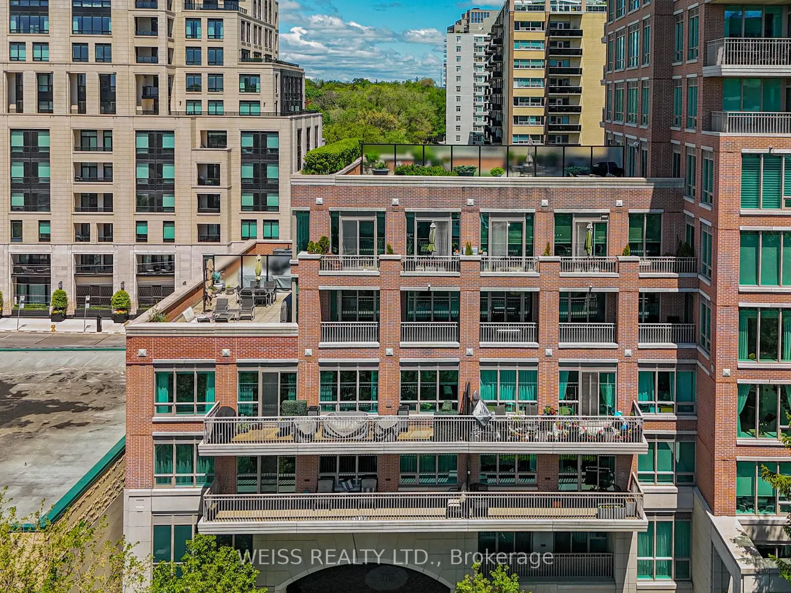 Photo 7 of Unit 506, 155 St Clair Avenue W, Toronto, Casa Loma — HOMEH