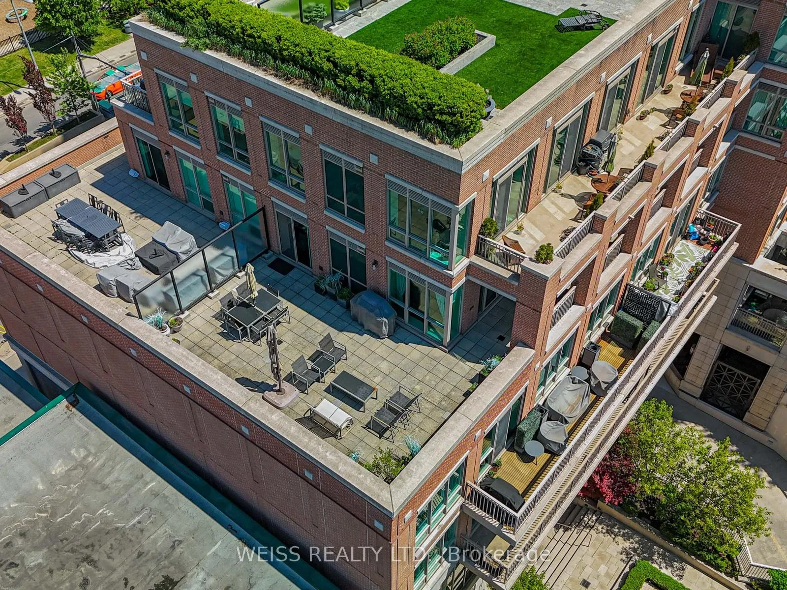 Photo 8 of Unit 506, 155 St Clair Avenue W, Toronto, Casa Loma — HOMEH