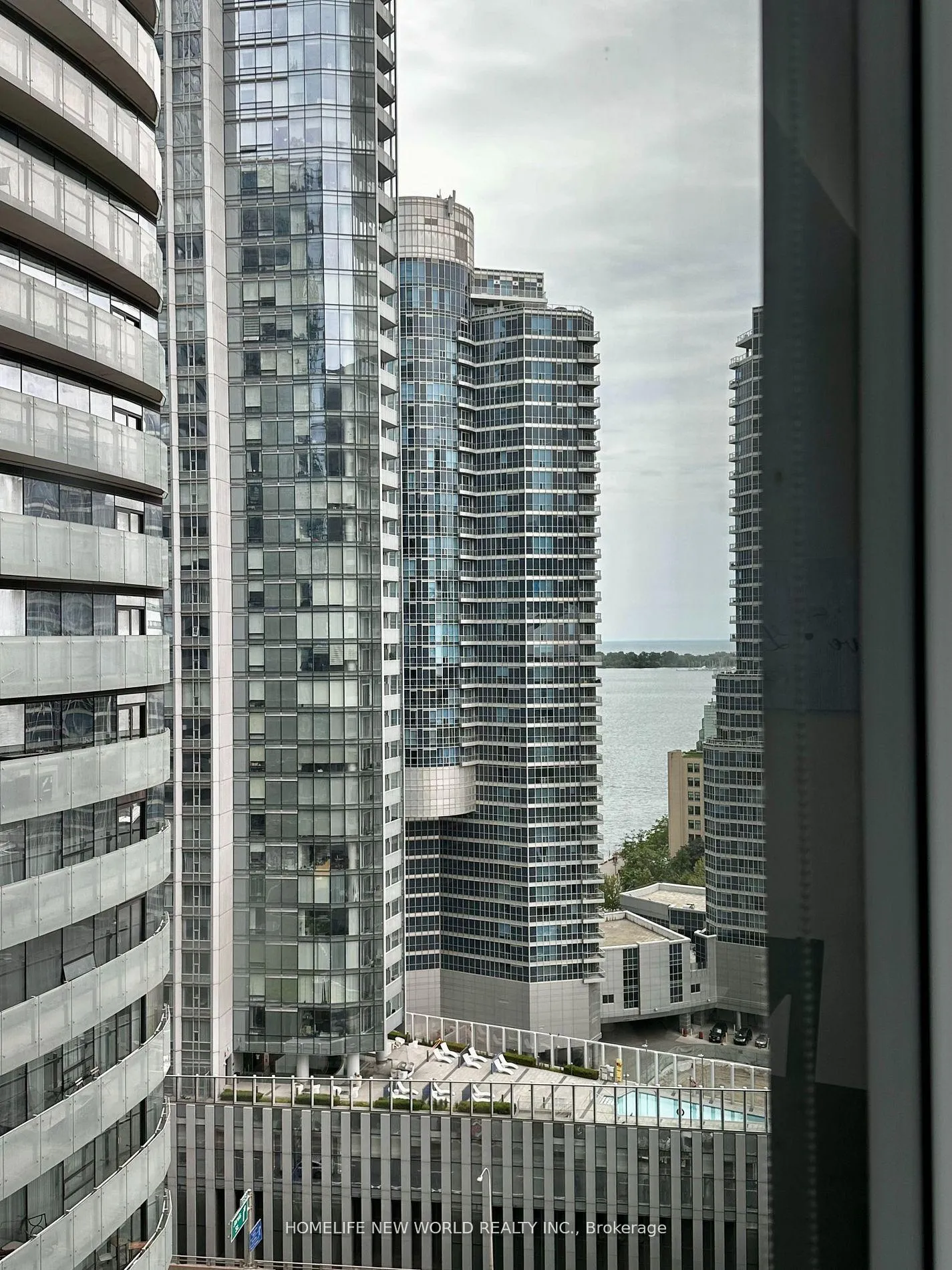 Photo 5 of Unit 2506, 19 Grand Trunk Crescent, Toronto, Waterfront Communities — HOMEH