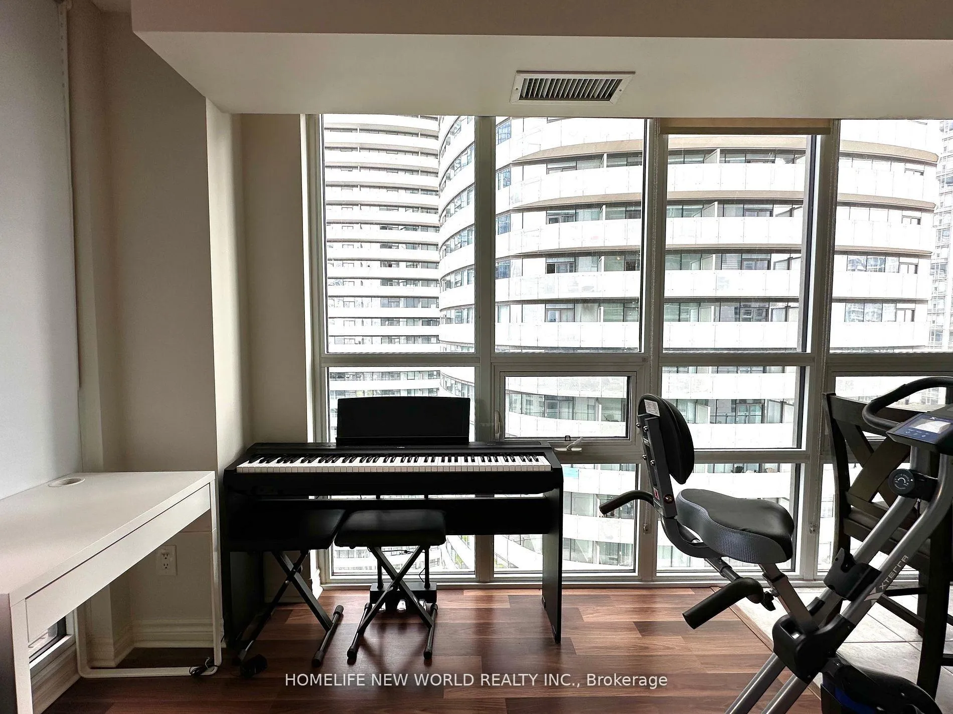 Photo 19 of Unit 2506, 19 Grand Trunk Crescent, Toronto, Waterfront Communities — HOMEH