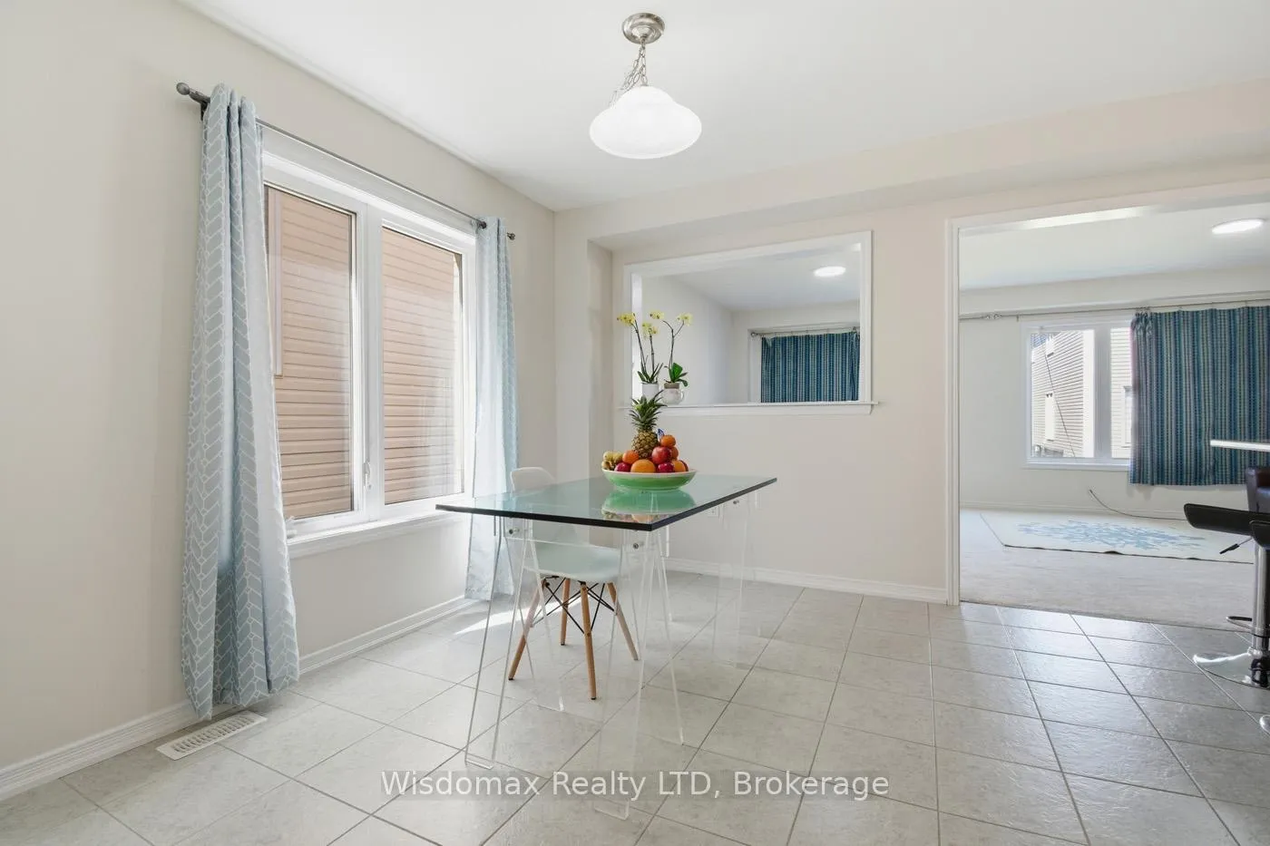 Photo 7 of 7719 Tupelo Crescent, Niagara Falls, Brown — HOMEH