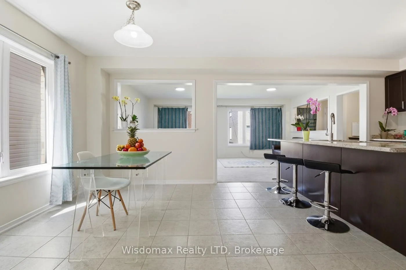 Photo 8 of 7719 Tupelo Crescent, Niagara Falls, Brown — HOMEH