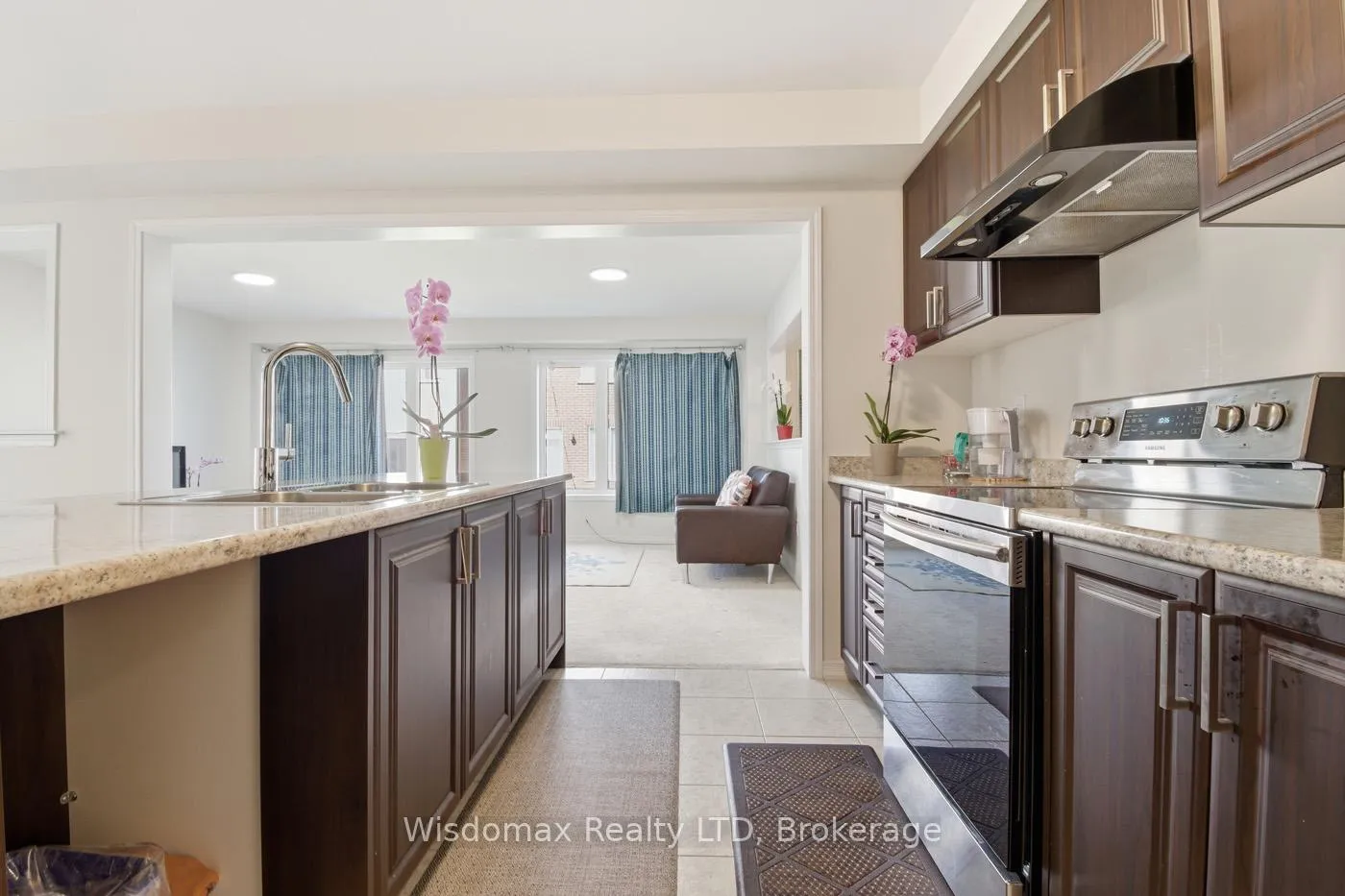 Photo 14 of 7719 Tupelo Crescent, Niagara Falls, Brown — HOMEH