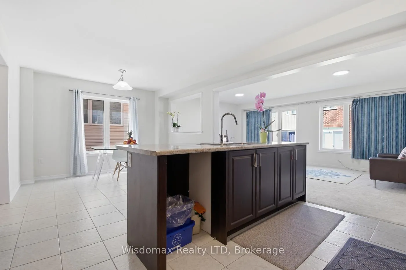 Photo 15 of 7719 Tupelo Crescent, Niagara Falls, Brown — HOMEH