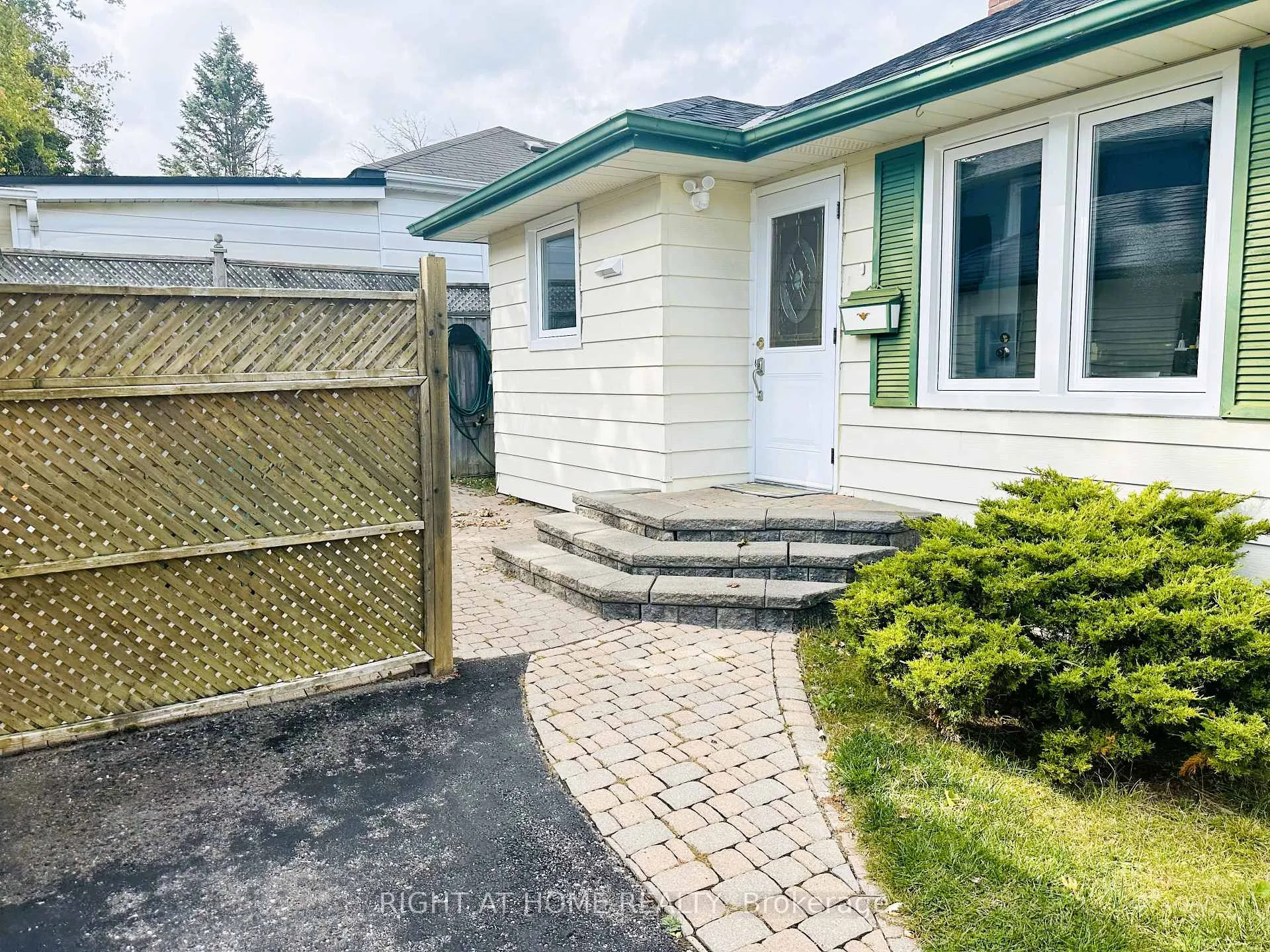 Photo 4 of 782 Gorham Street, Newmarket, Gorham-College Manor — HOMEH
