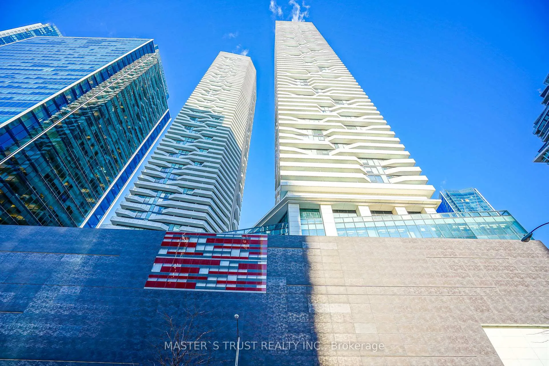 Front of Unit 2809, 88 Harbour Street