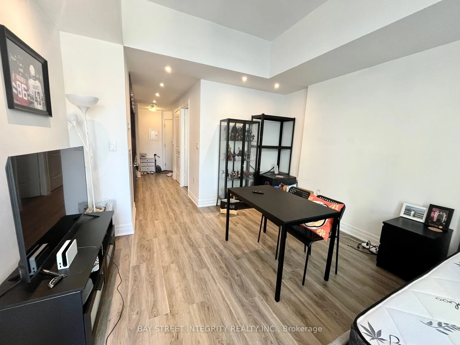 Photo 3 of Unit 1003, 8 The Esplanade Road, Toronto, Waterfront Communities — HOMEH