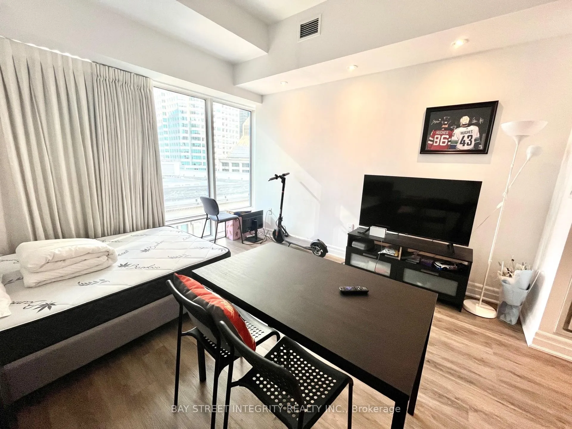 Photo 4 of Unit 1003, 8 The Esplanade Road, Toronto, Waterfront Communities — HOMEH