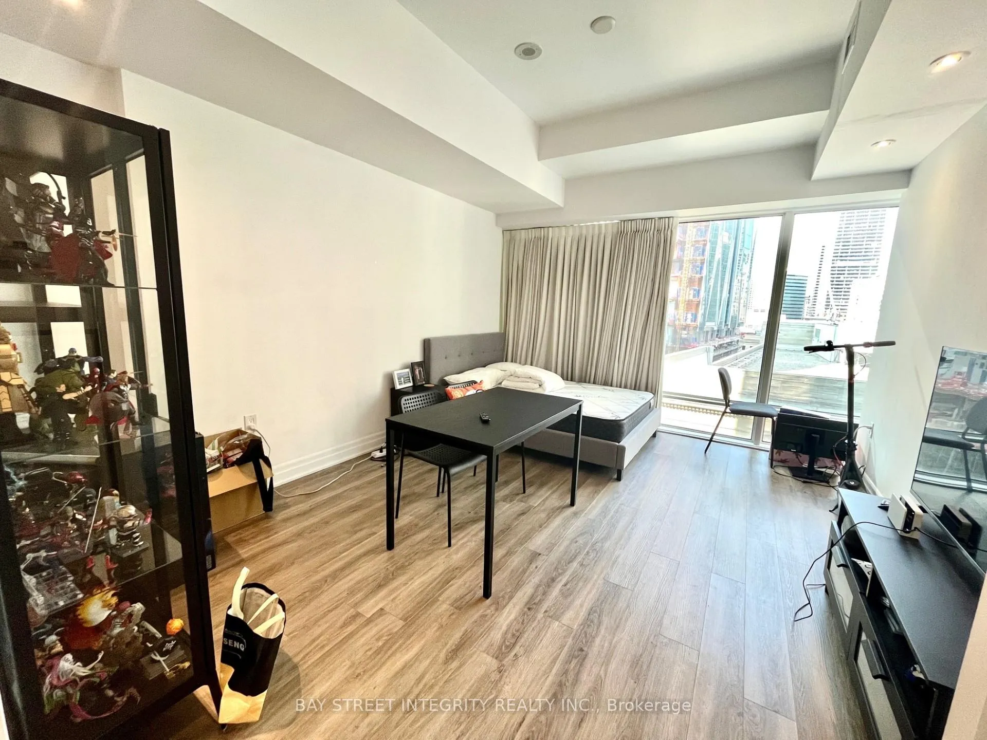 Photo 5 of Unit 1003, 8 The Esplanade Road, Toronto, Waterfront Communities — HOMEH