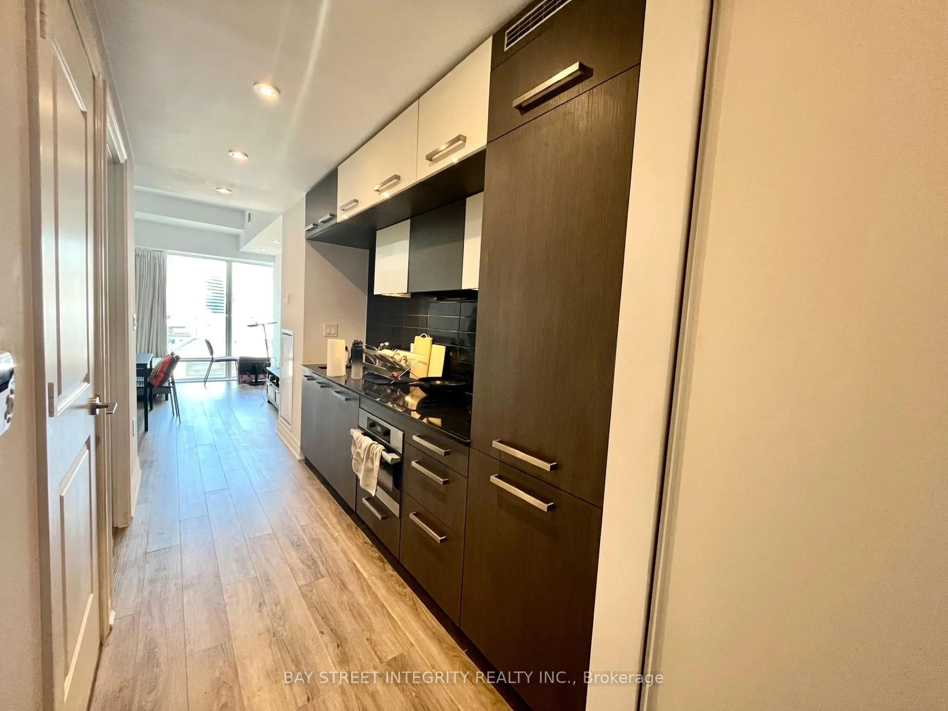 Photo 9 of Unit 1003, 8 The Esplanade Road, Toronto, Waterfront Communities — HOMEH