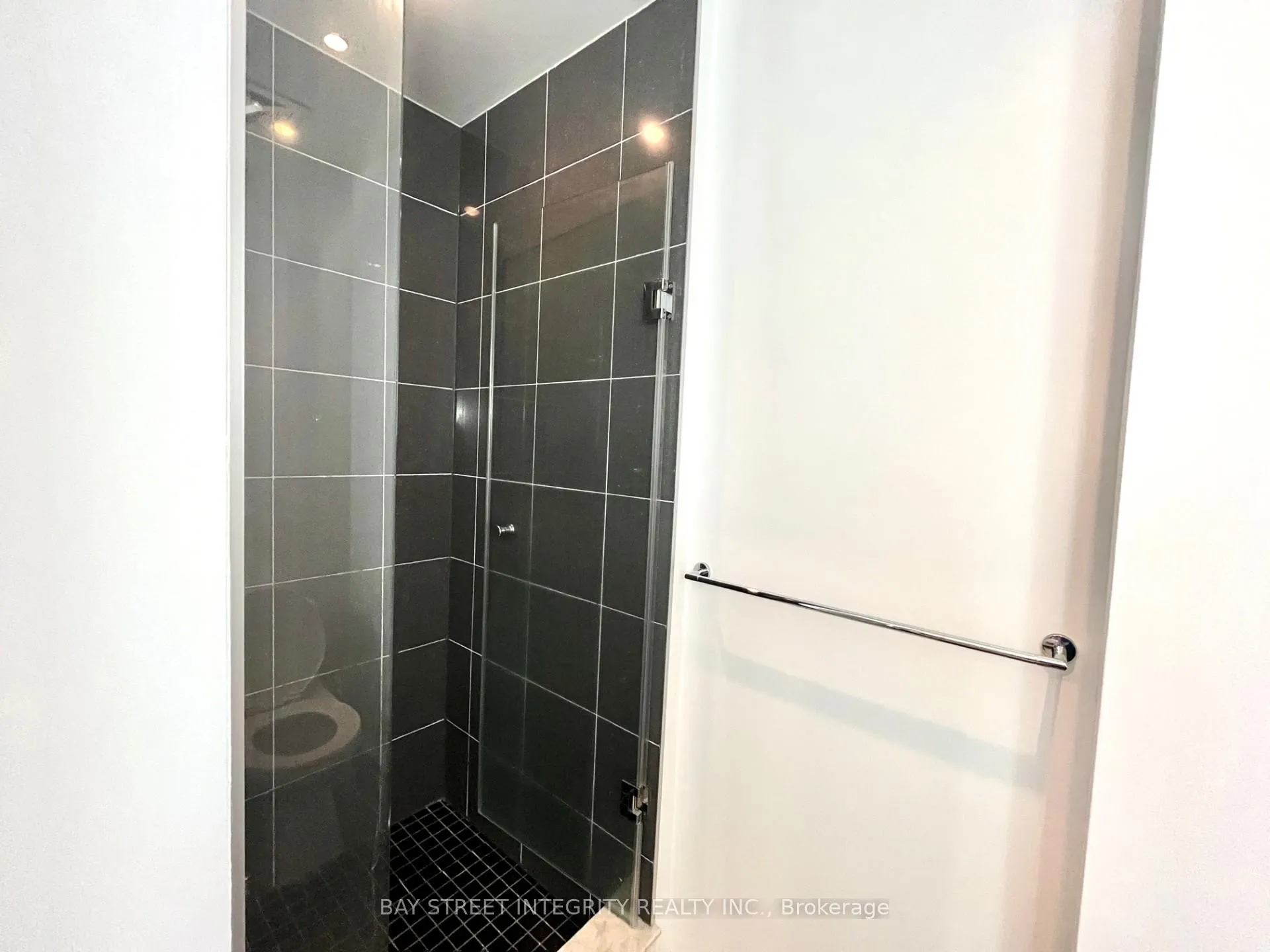Photo 11 of Unit 1003, 8 The Esplanade Road, Toronto, Waterfront Communities — HOMEH