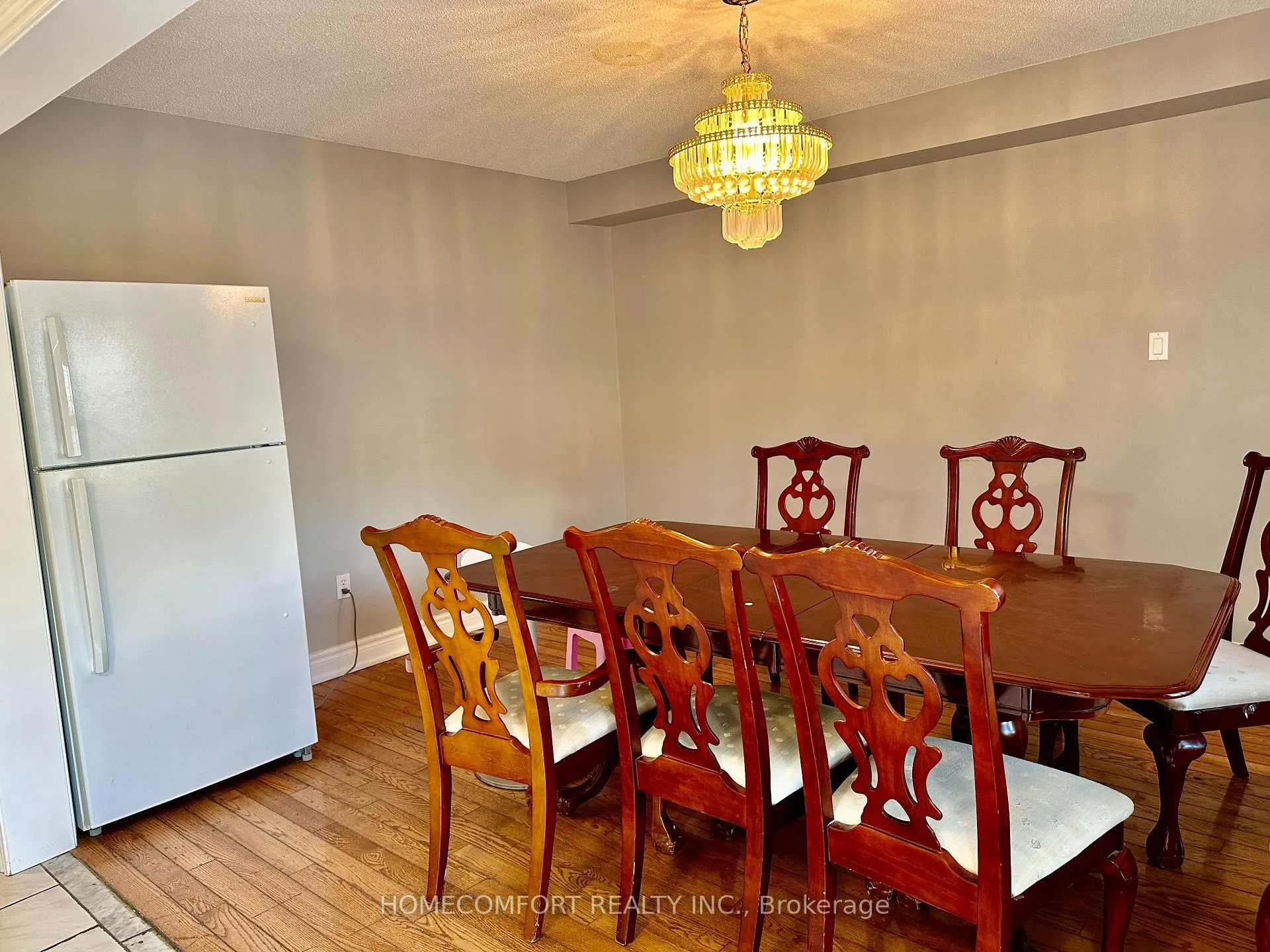 Photo 4 of Unit Main FL, 29 Sophia Road, Markham, Middlefield — HOMEH