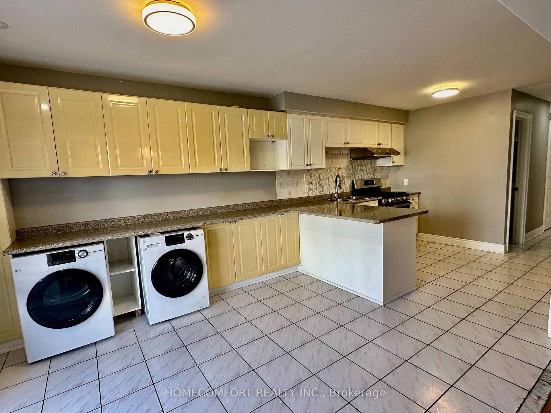 Photo 5 of Unit Main FL, 29 Sophia Road, Markham, Middlefield — HOMEH