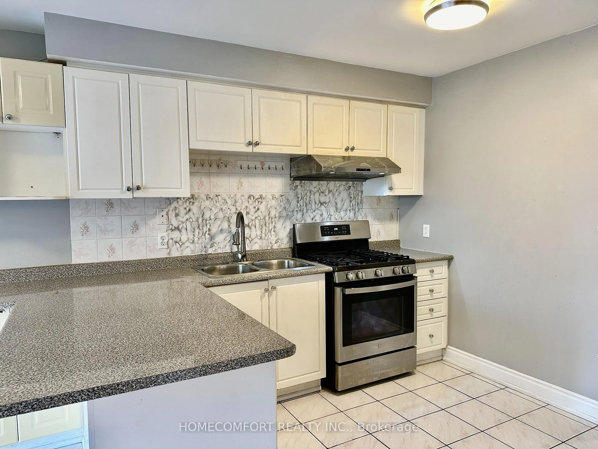 Photo 6 of Unit Main FL, 29 Sophia Road, Markham, Middlefield — HOMEH