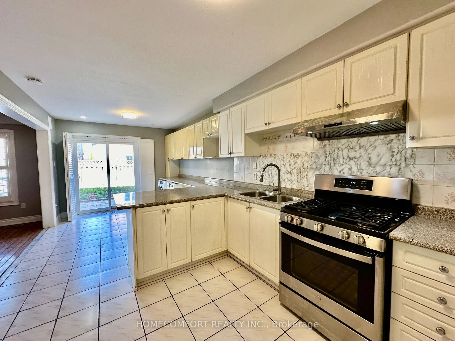 Photo 10 of Unit Main FL, 29 Sophia Road, Markham, Middlefield — HOMEH