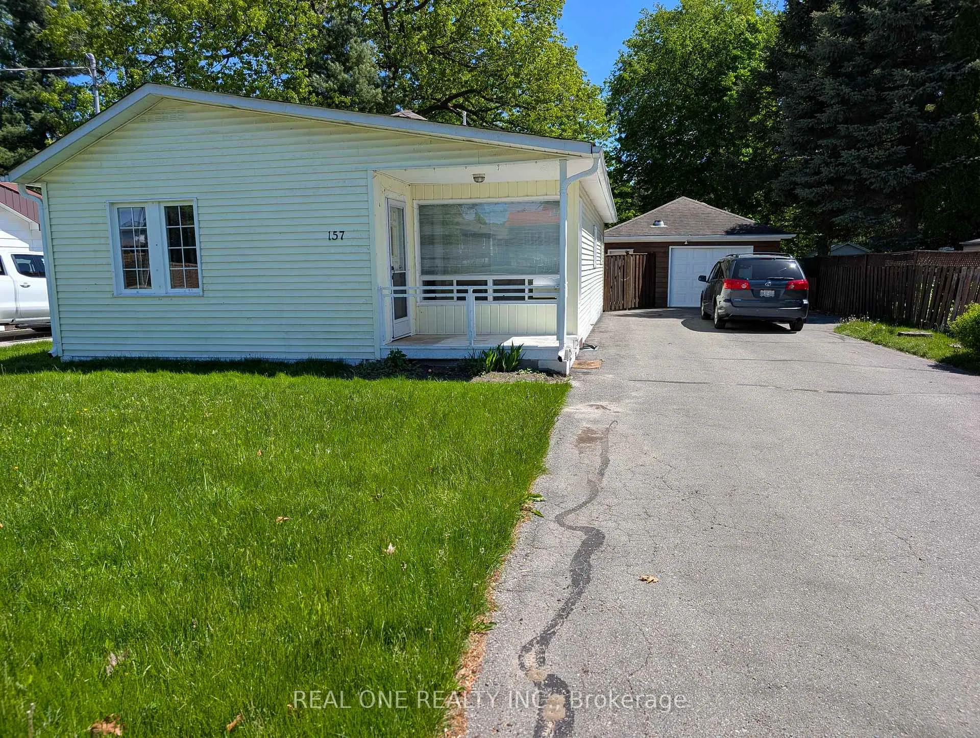 Photo 1 of 157 Bessborough Drive, Georgina, Keswick South — HOMEH