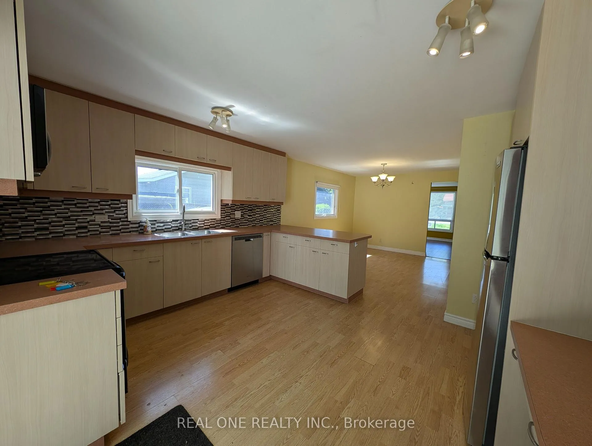Photo 6 of 157 Bessborough Drive, Georgina, Keswick South — HOMEH