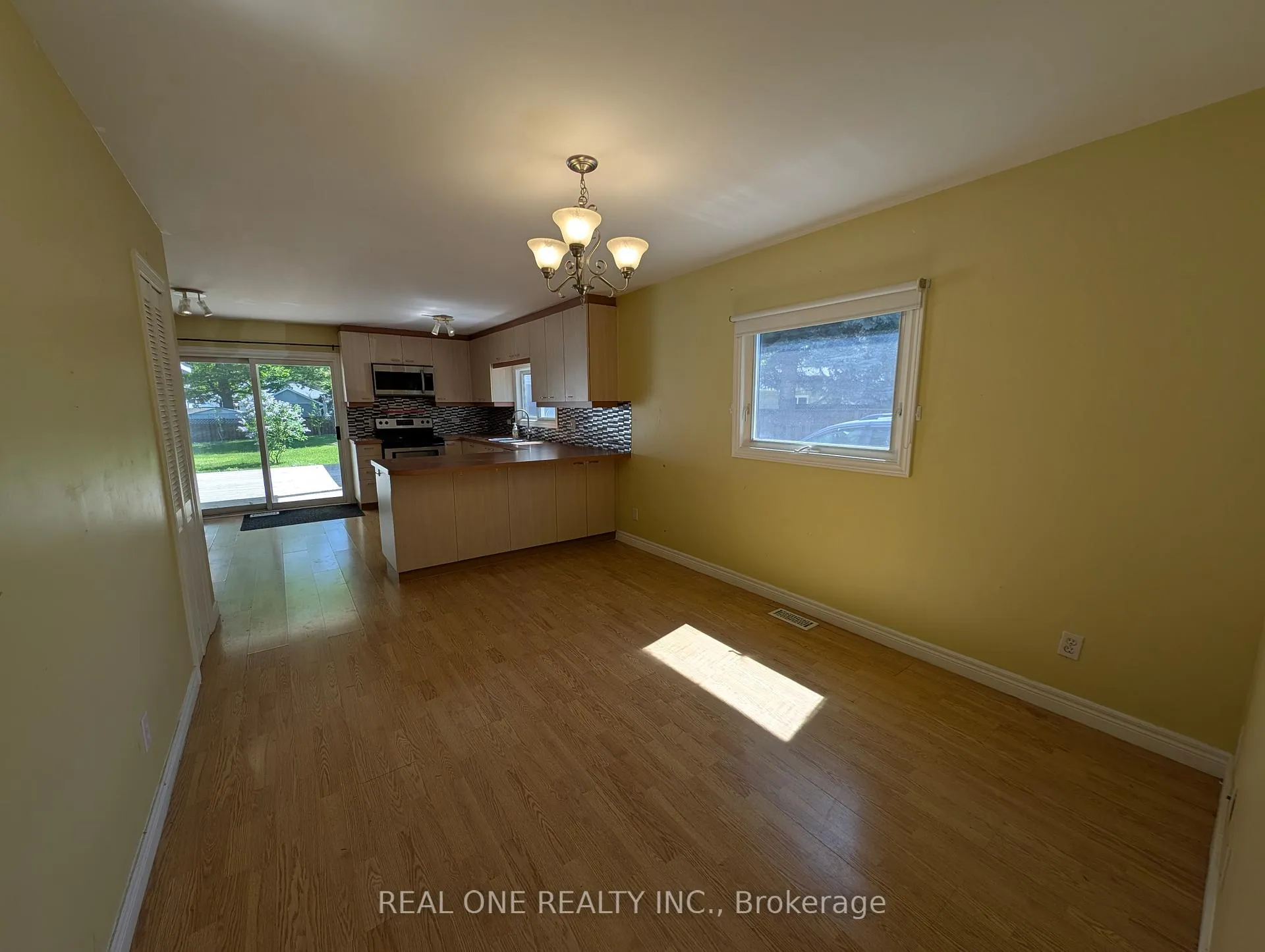 Photo 8 of 157 Bessborough Drive, Georgina, Keswick South — HOMEH