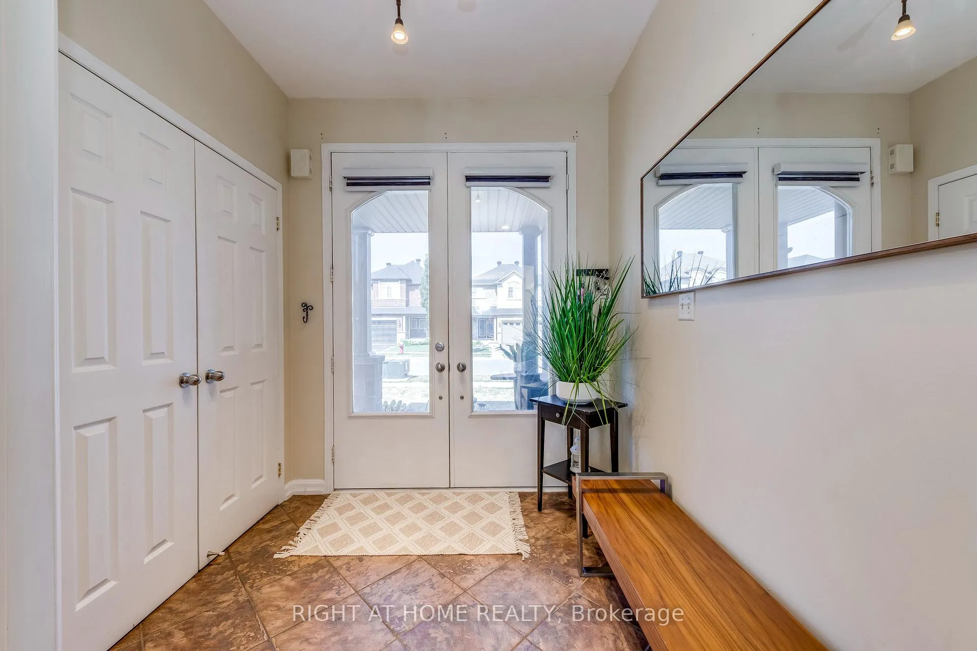 Photo 3 of 3048 Jenn Avenue, Burlington, Alton — HOMEH