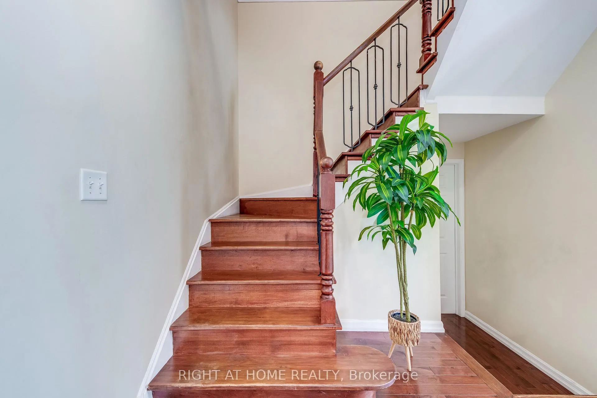 Photo 11 of 3048 Jenn Avenue, Burlington, Alton — HOMEH