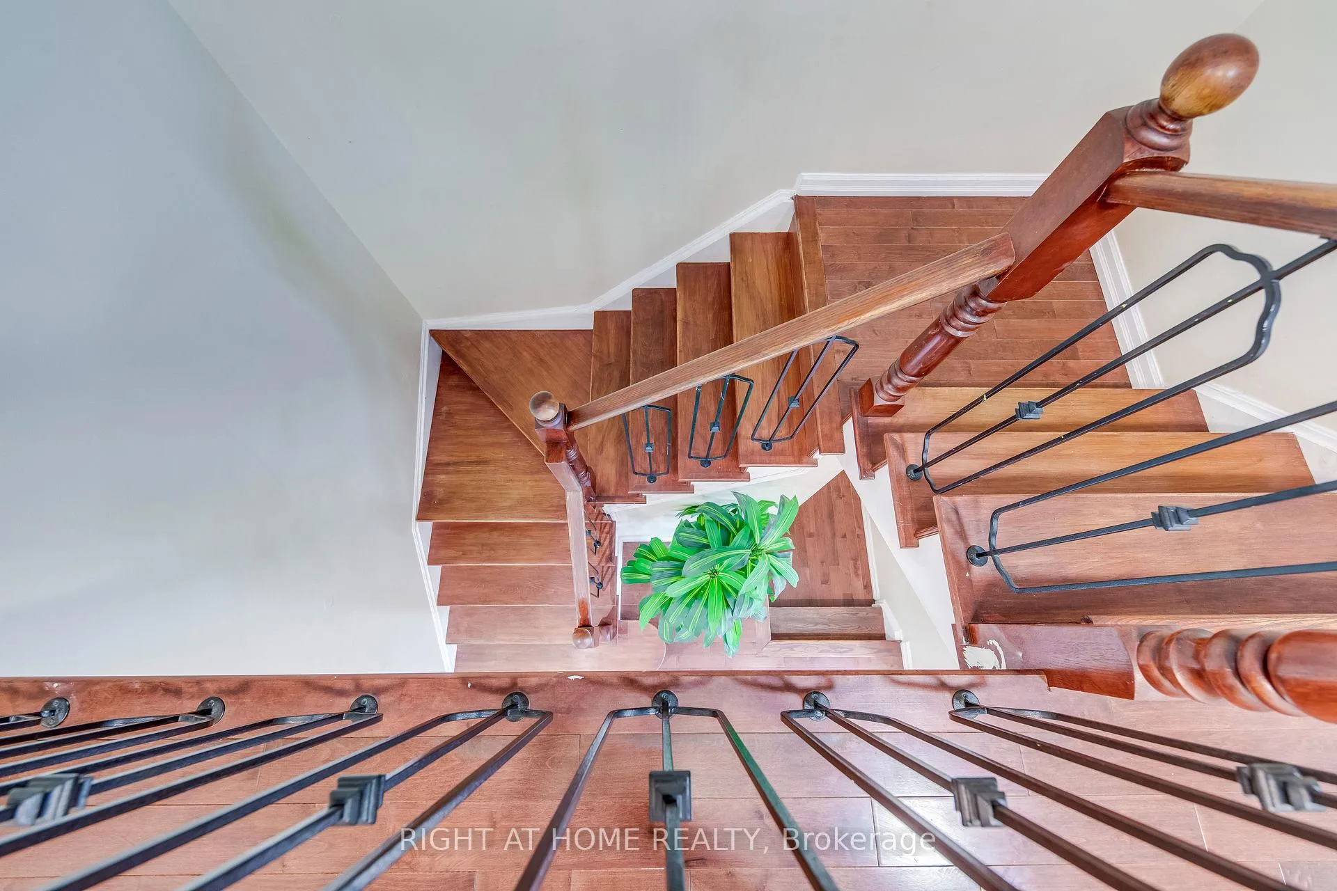 Photo 12 of 3048 Jenn Avenue, Burlington, Alton — HOMEH
